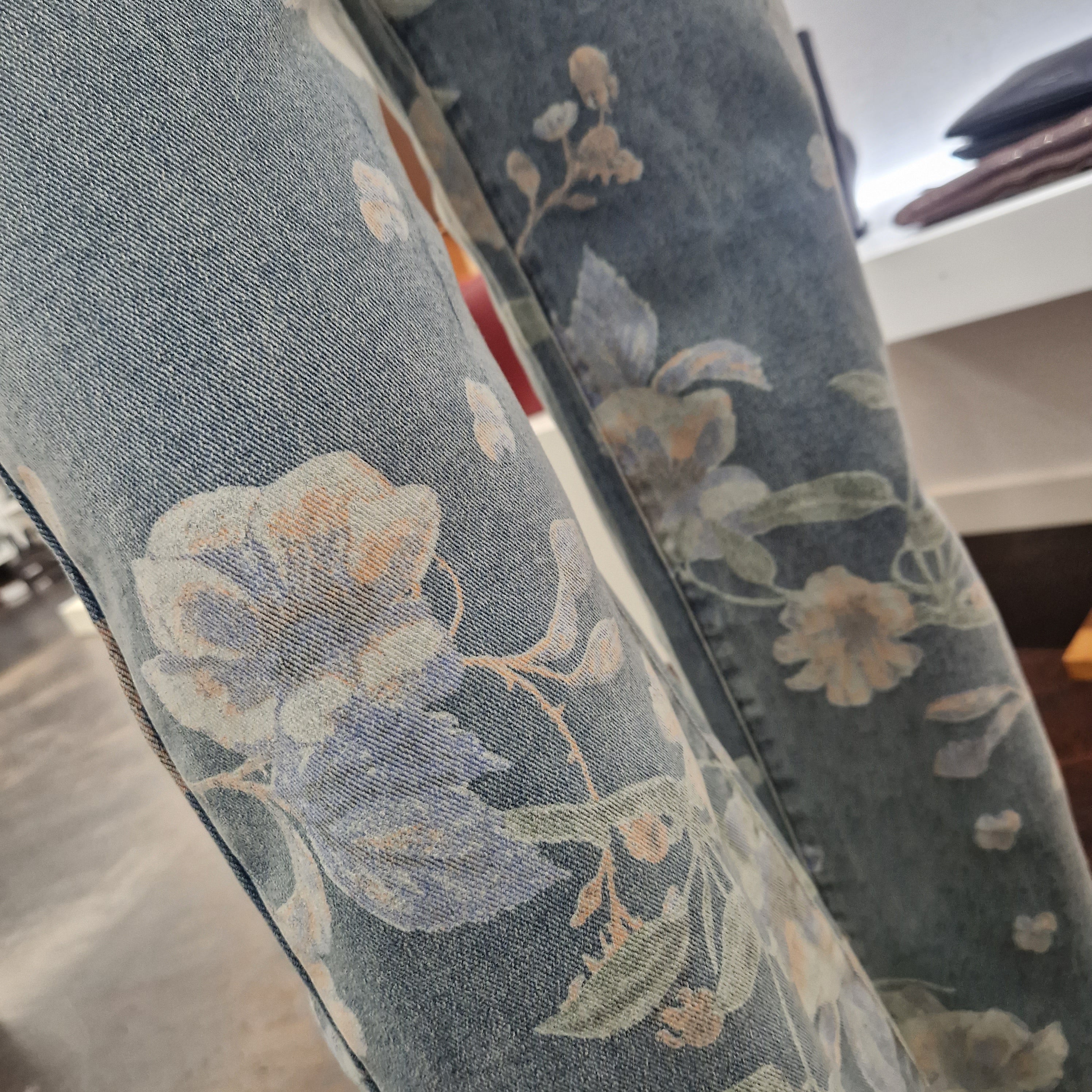 Jeans stampa fiori lavaggio chiaro