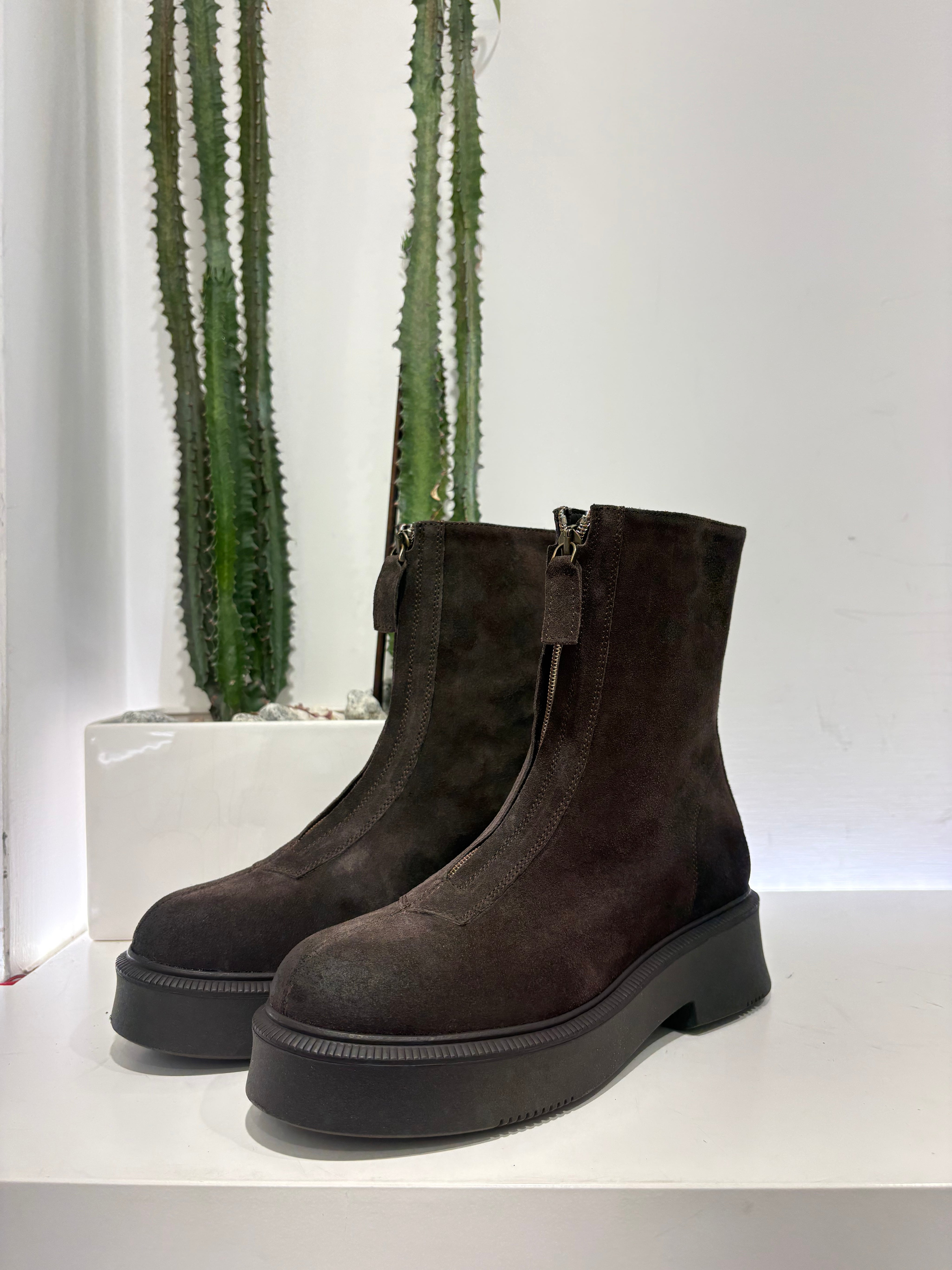 Anfibio suede moro zip davanti