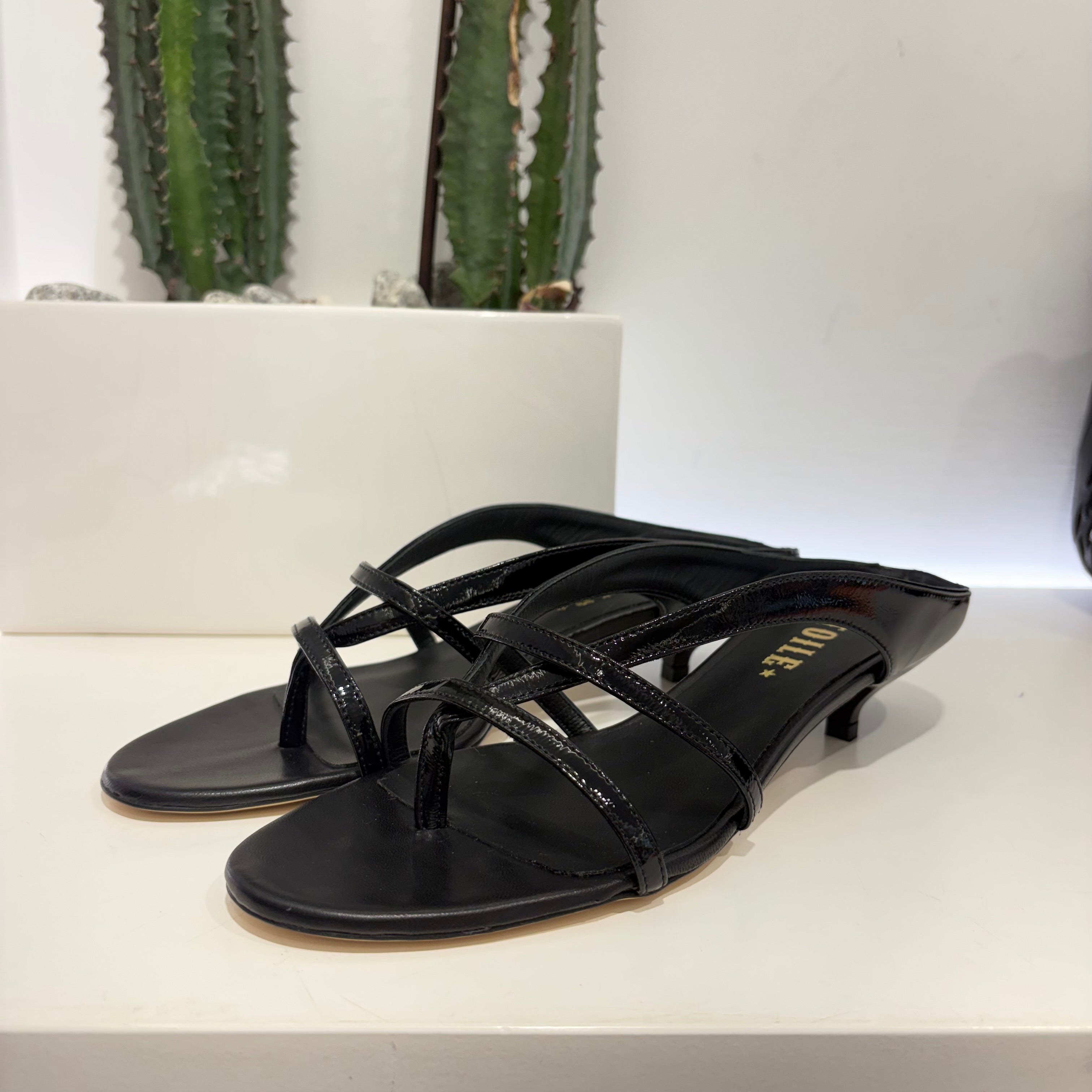 Infradito vernice nero t. 30