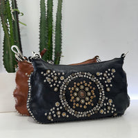 Campomaggi borsa linea TERESA accessorio medaglie e rivetti oro