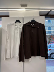 Maglia collo asimmetrico bottoncini