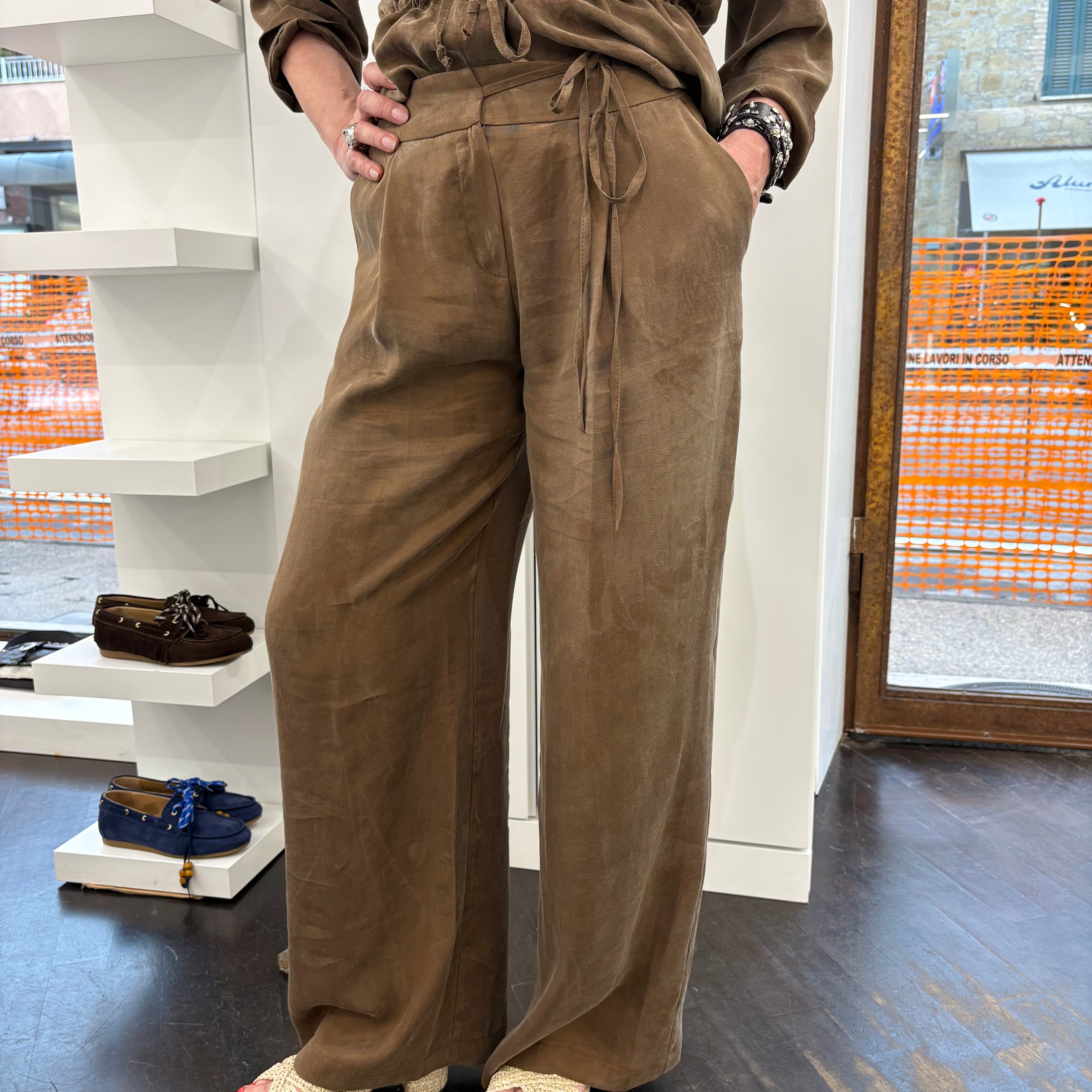 Pantalone moro gamba larga effetto SETA LAVATA