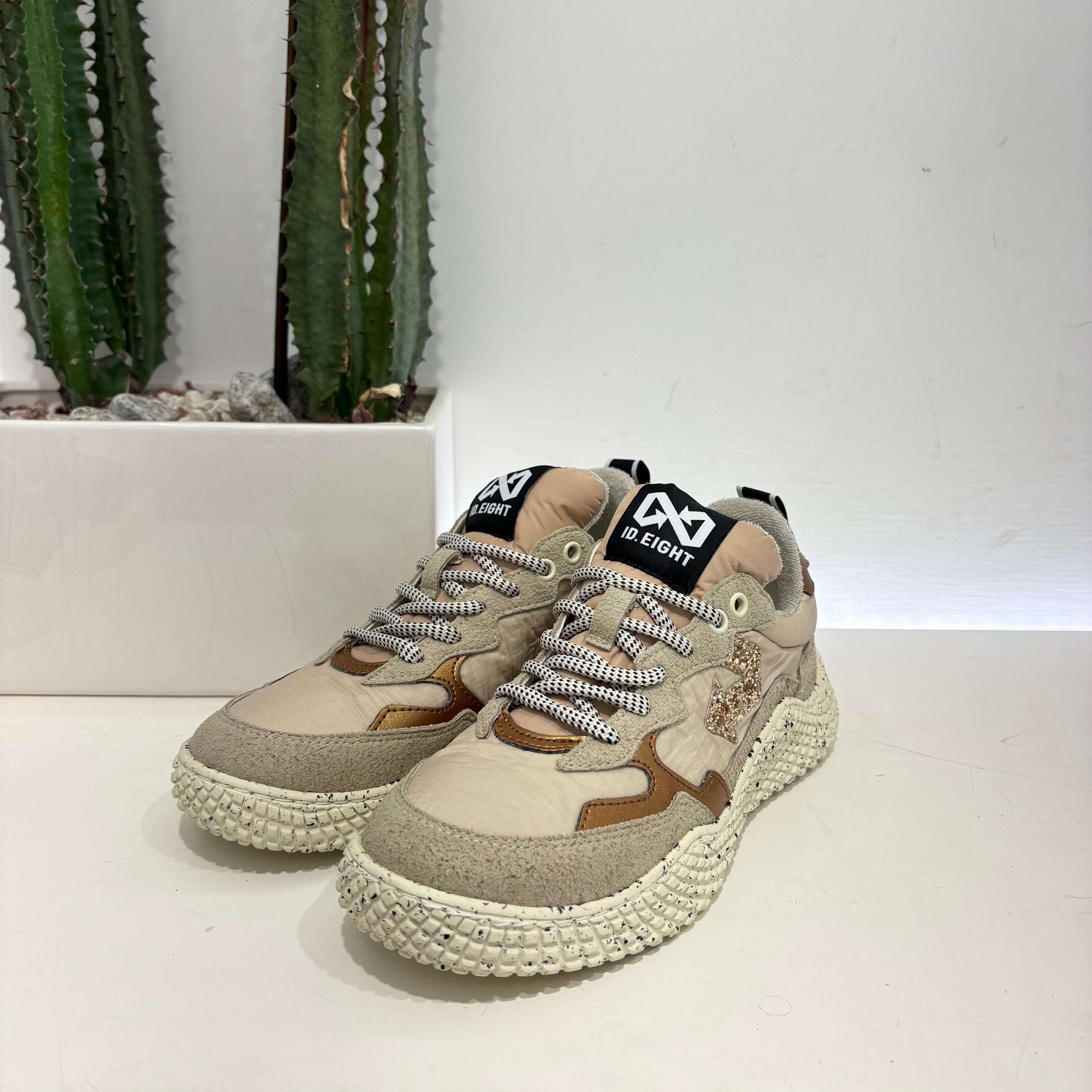 ID.EIGHT sneaker glitter glow
