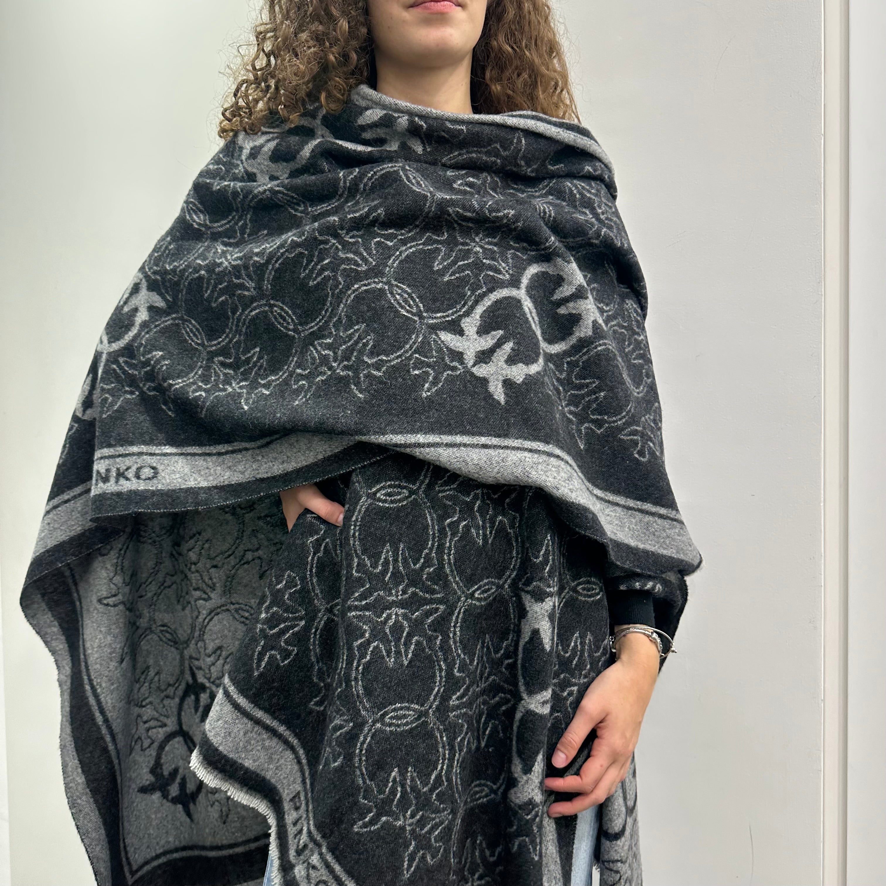 Pinko MANTELLA con logo lettering