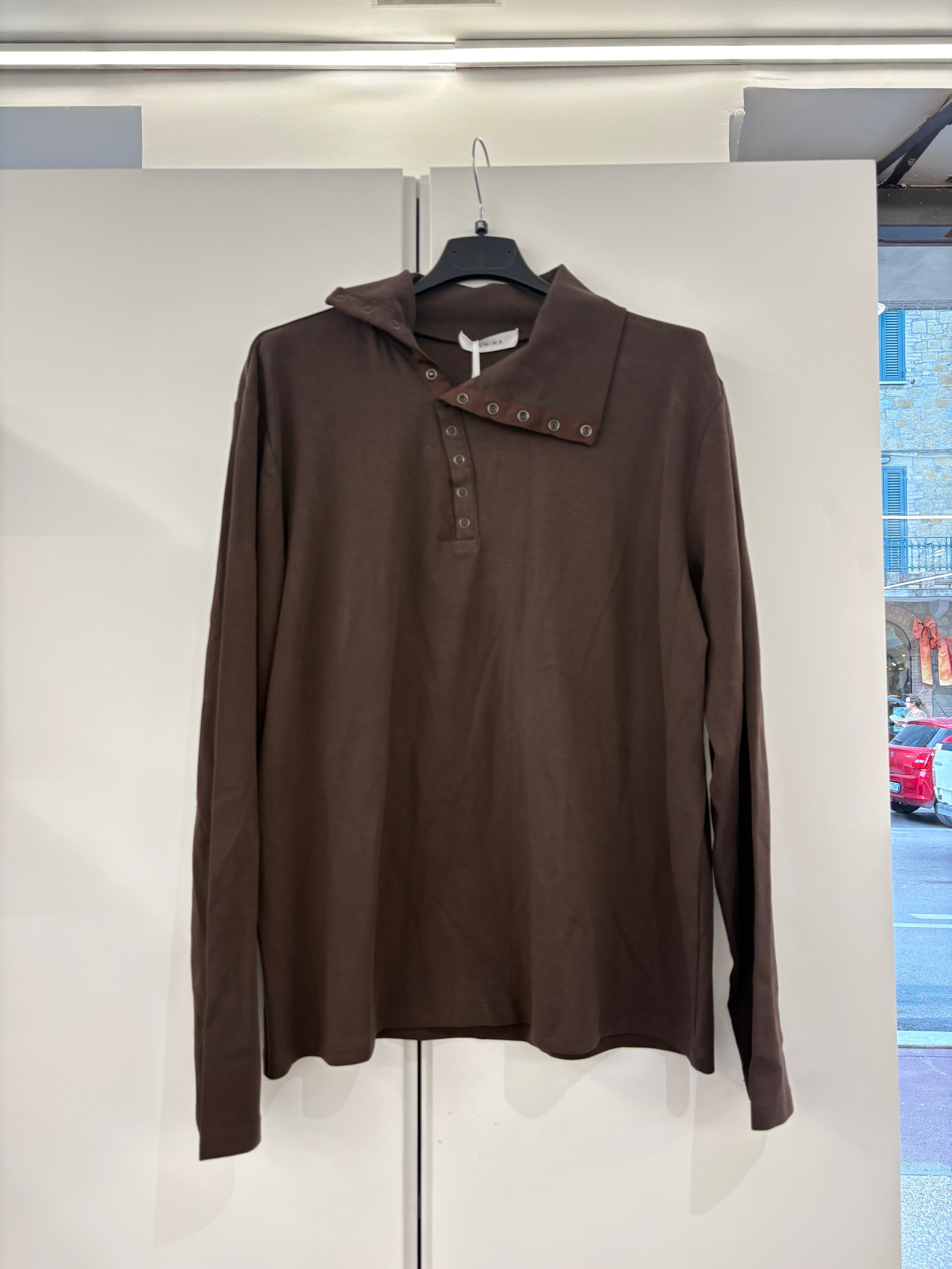 Maglia collo asimmetrico bottoncini