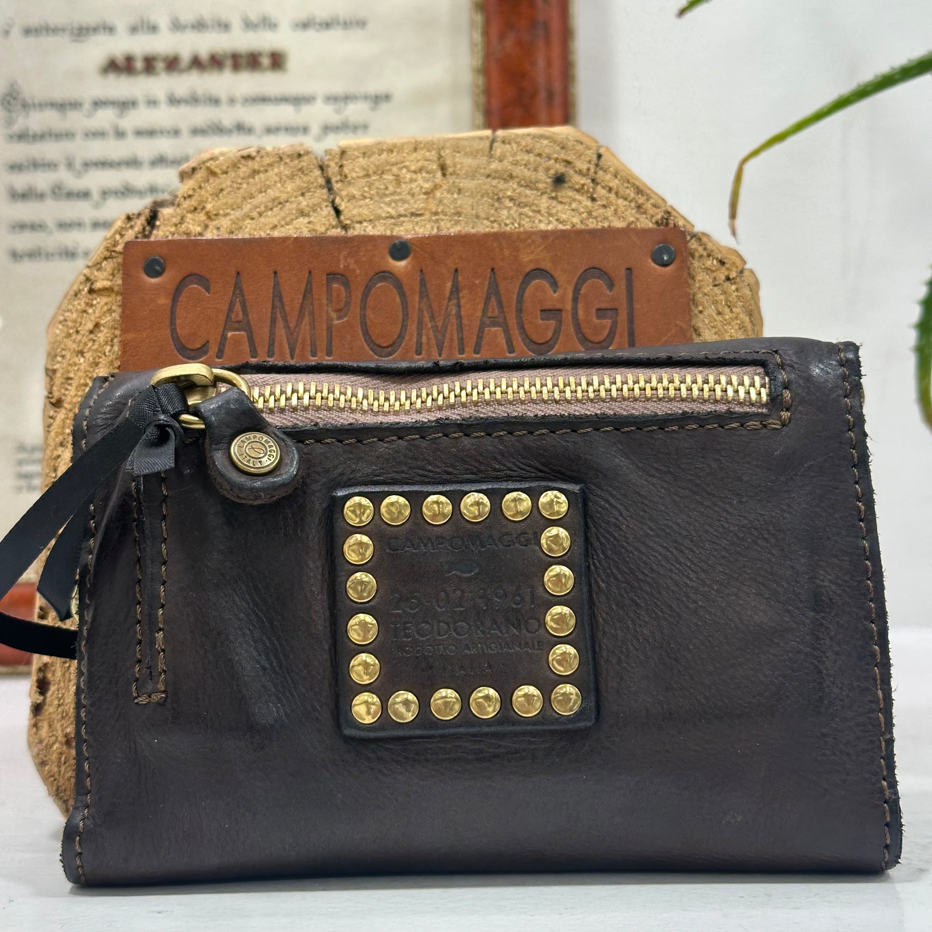 Campomaggi MEDAGLIE portafoglio in pelle rivetti oro