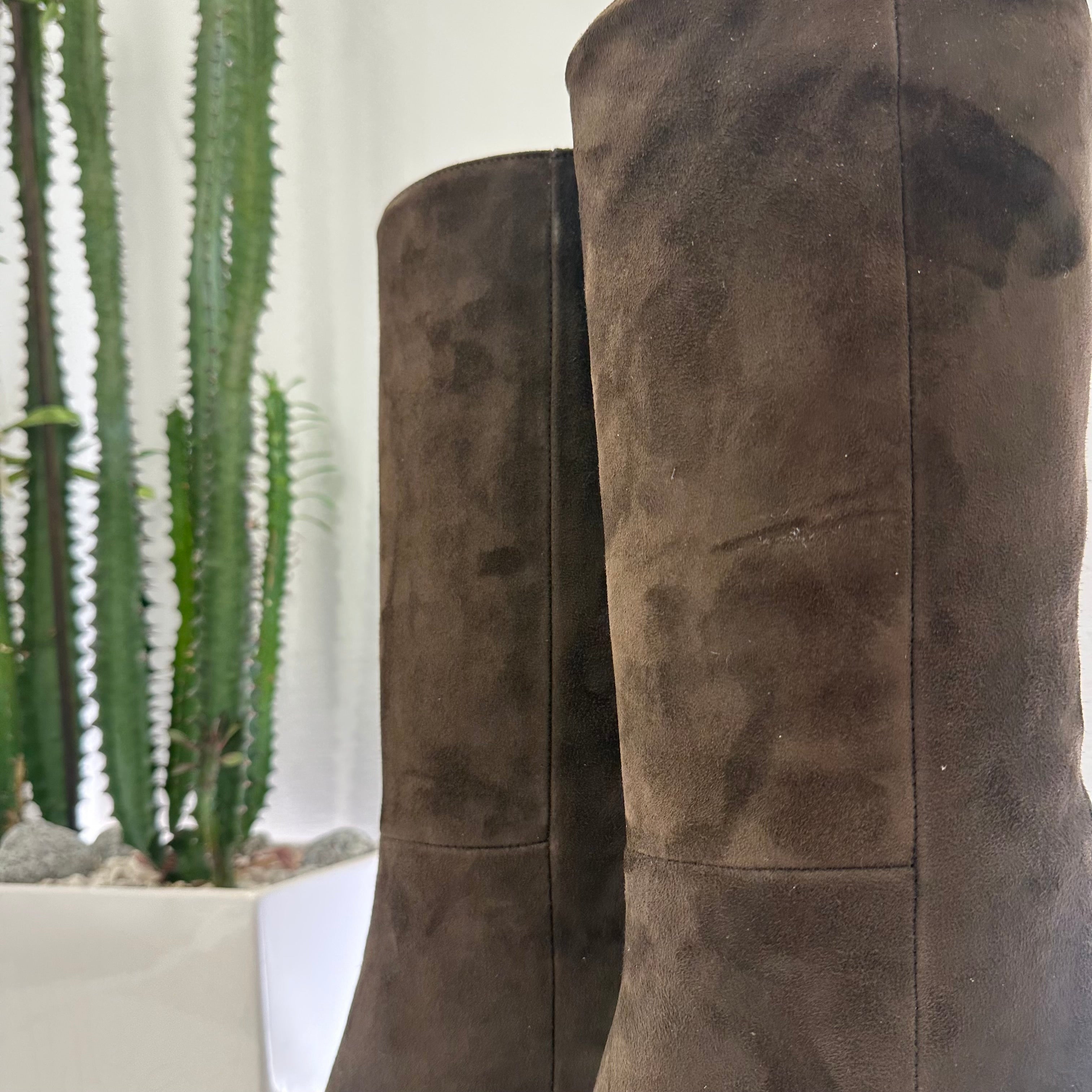 Stivale in pelle suede marrone tacco 9 cm