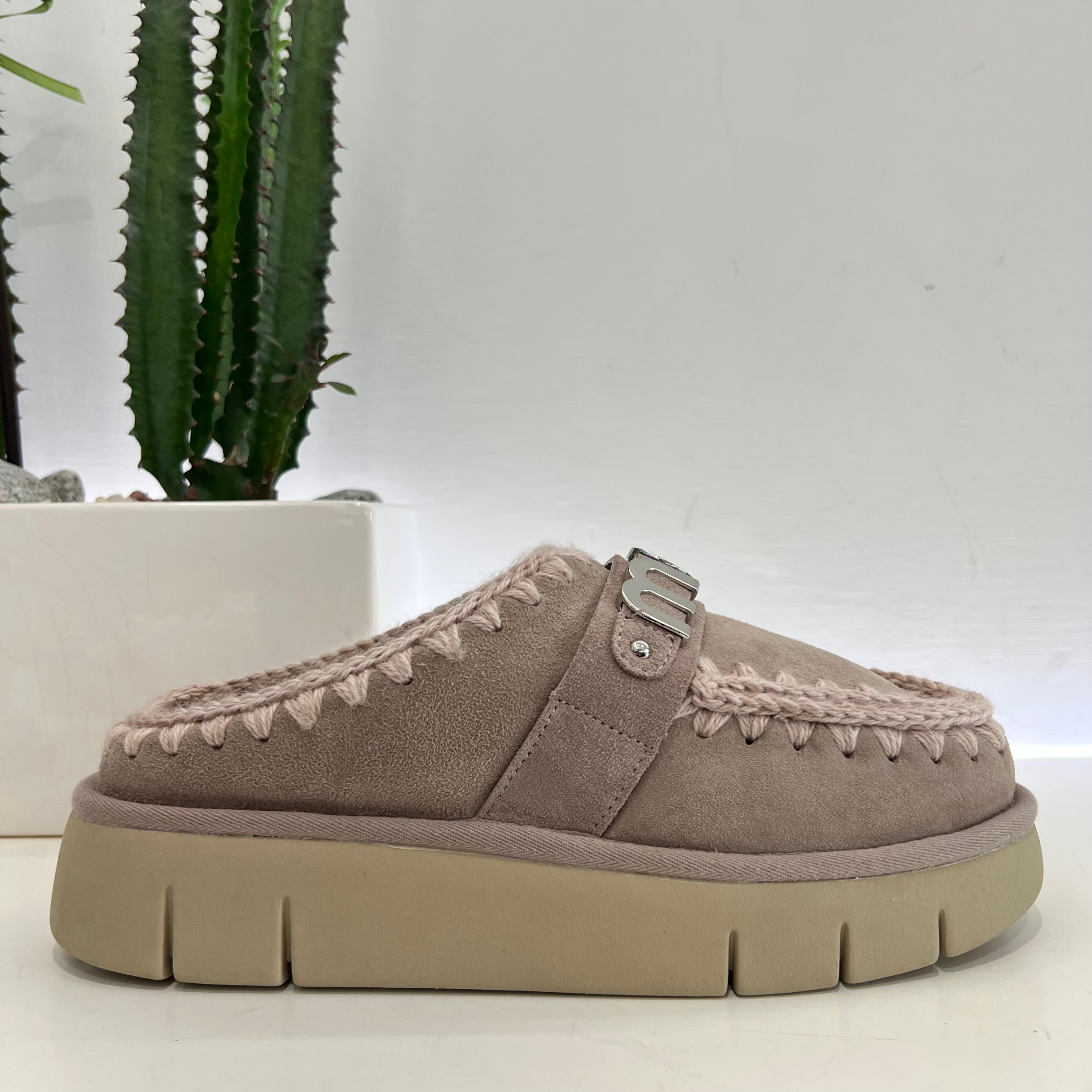 Mou sabot in powder color 