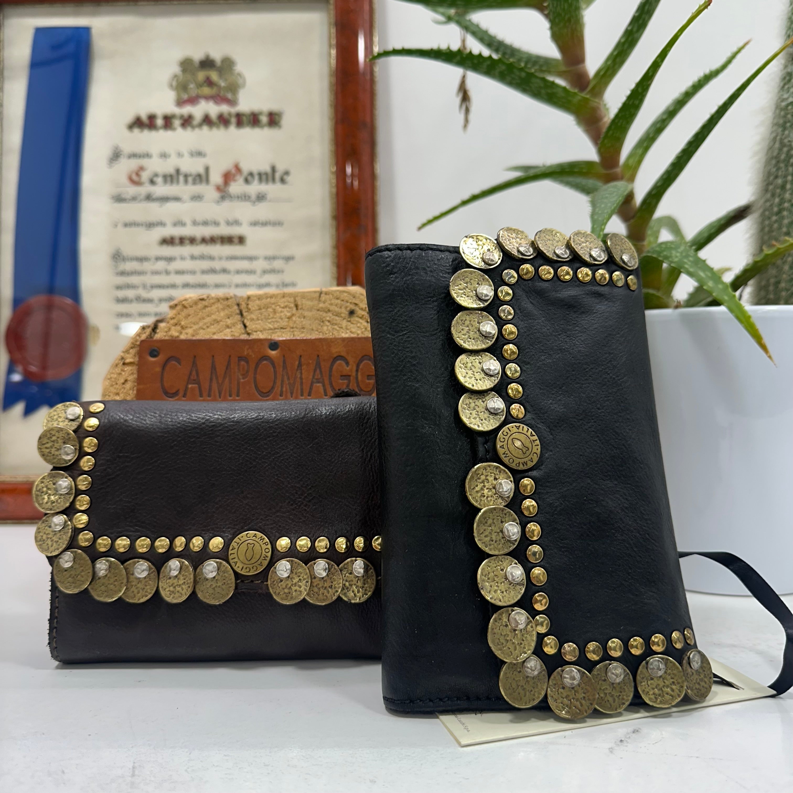 Campomaggi MEDAGLIE portafoglio in pelle rivetti oro