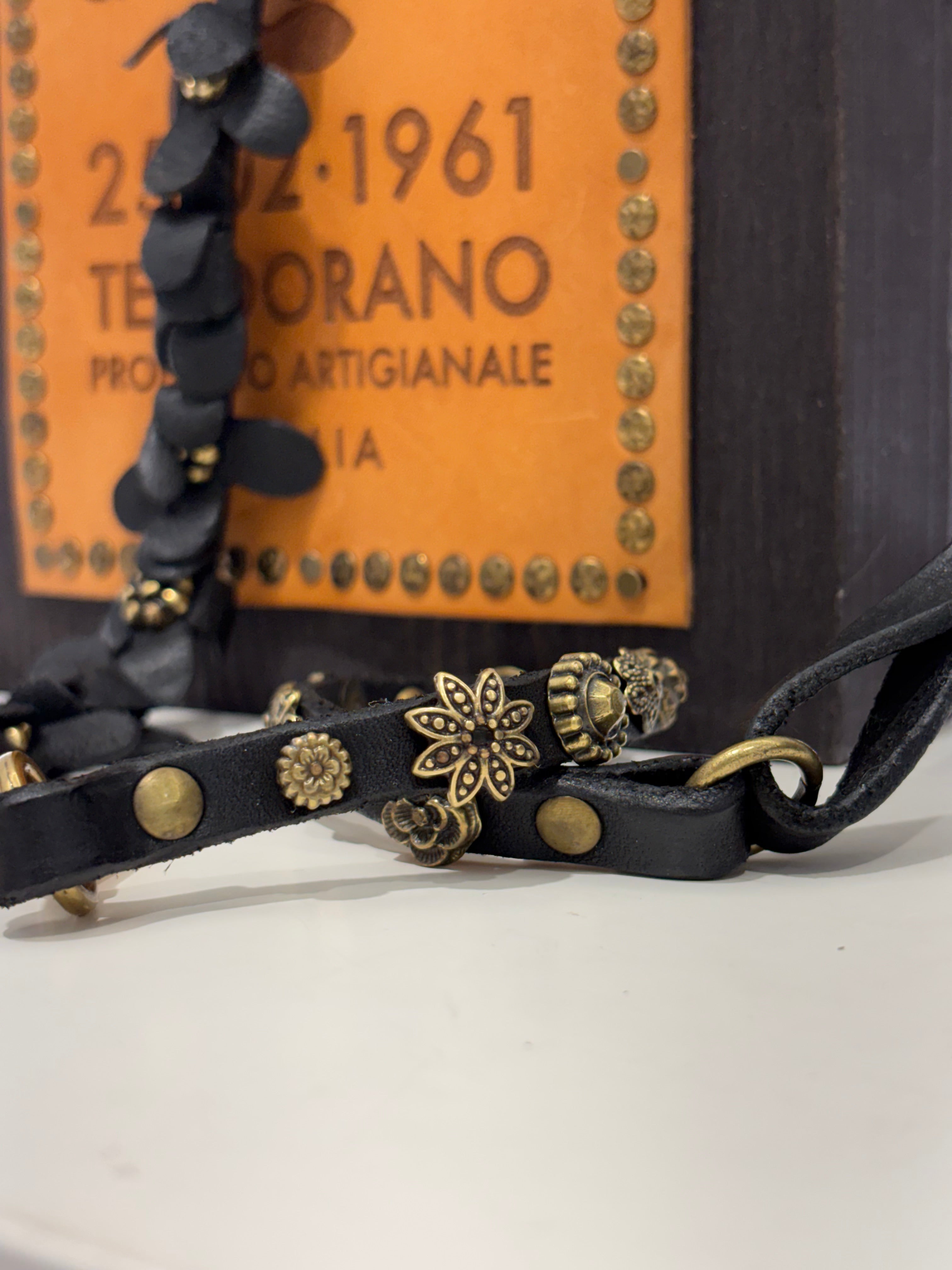 Campomaggi tracolla cellulare MIX FIORI e BORCHIE nero