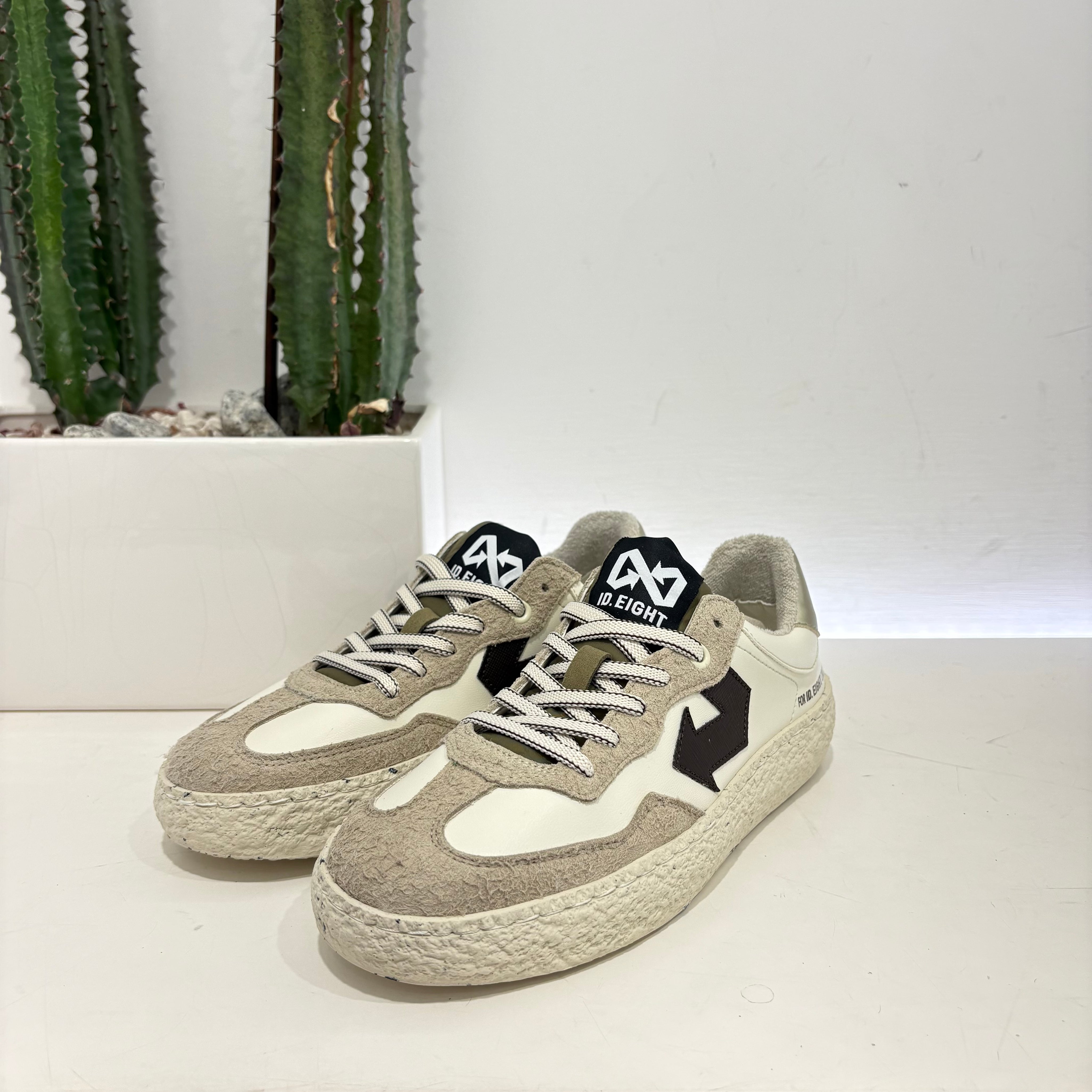 ID.EIGHT sneaker off white