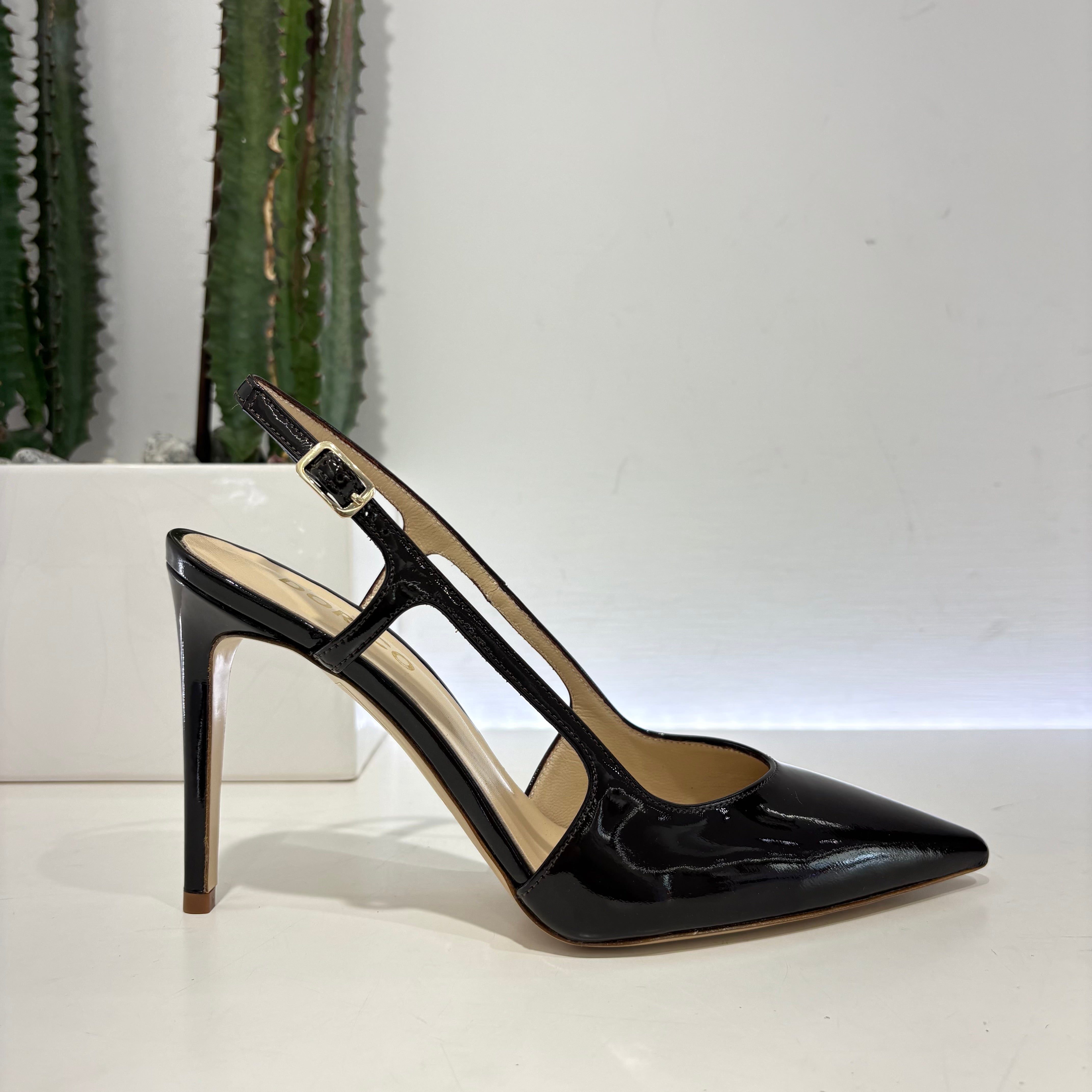 Scarpa aperta dietro vernice t. moro