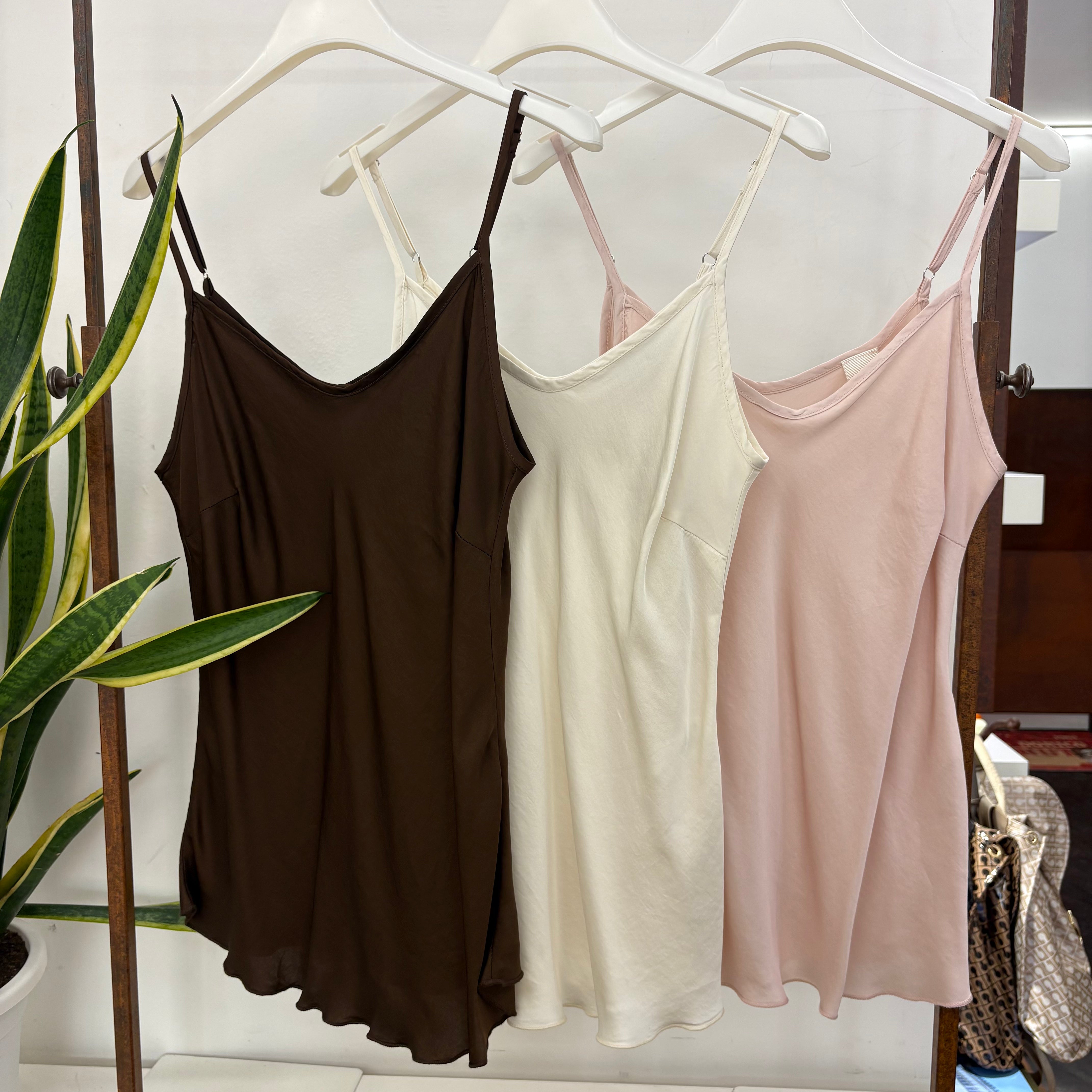 Canotta  in satin spalline sottili