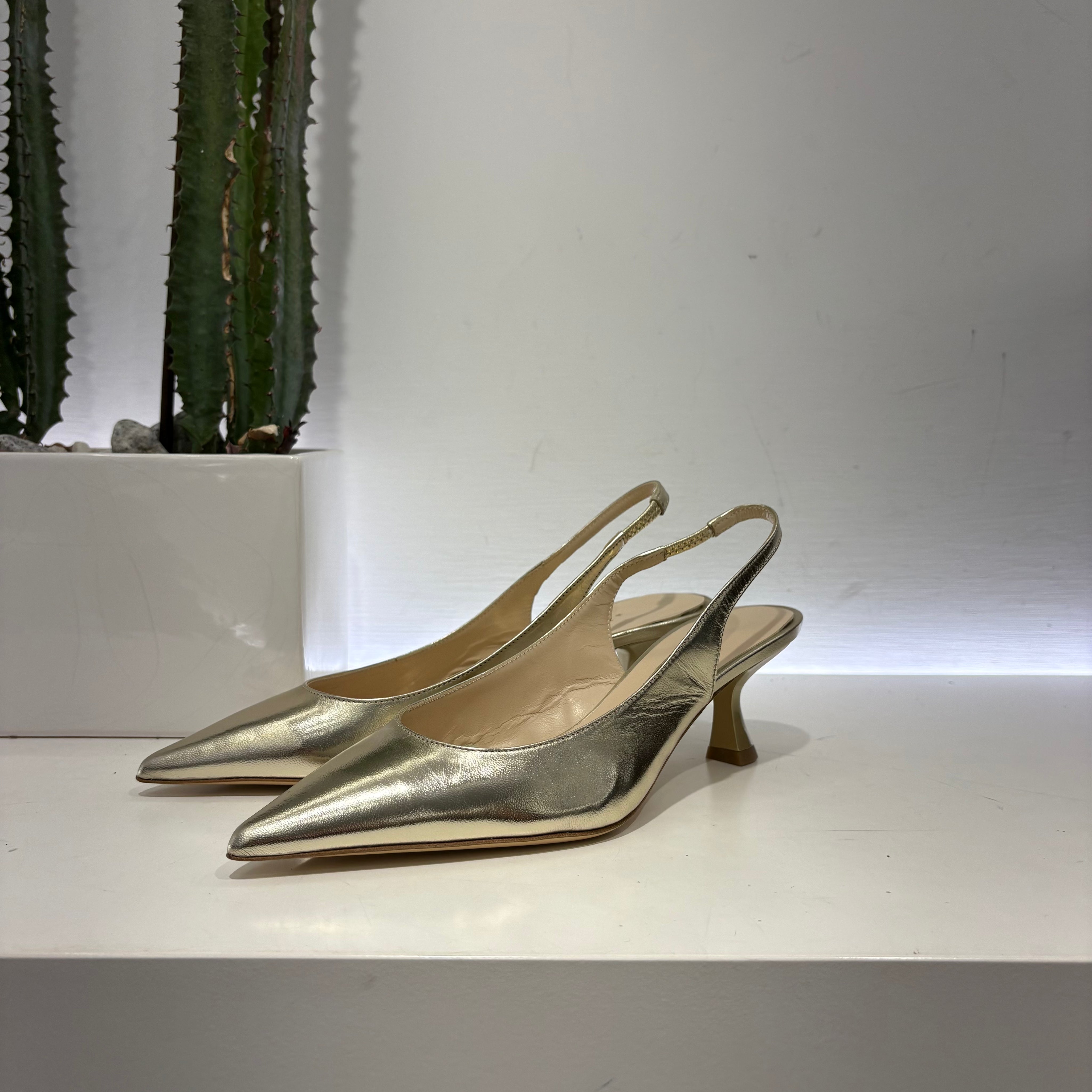 Scarpa aperta dietro t.50 ORO