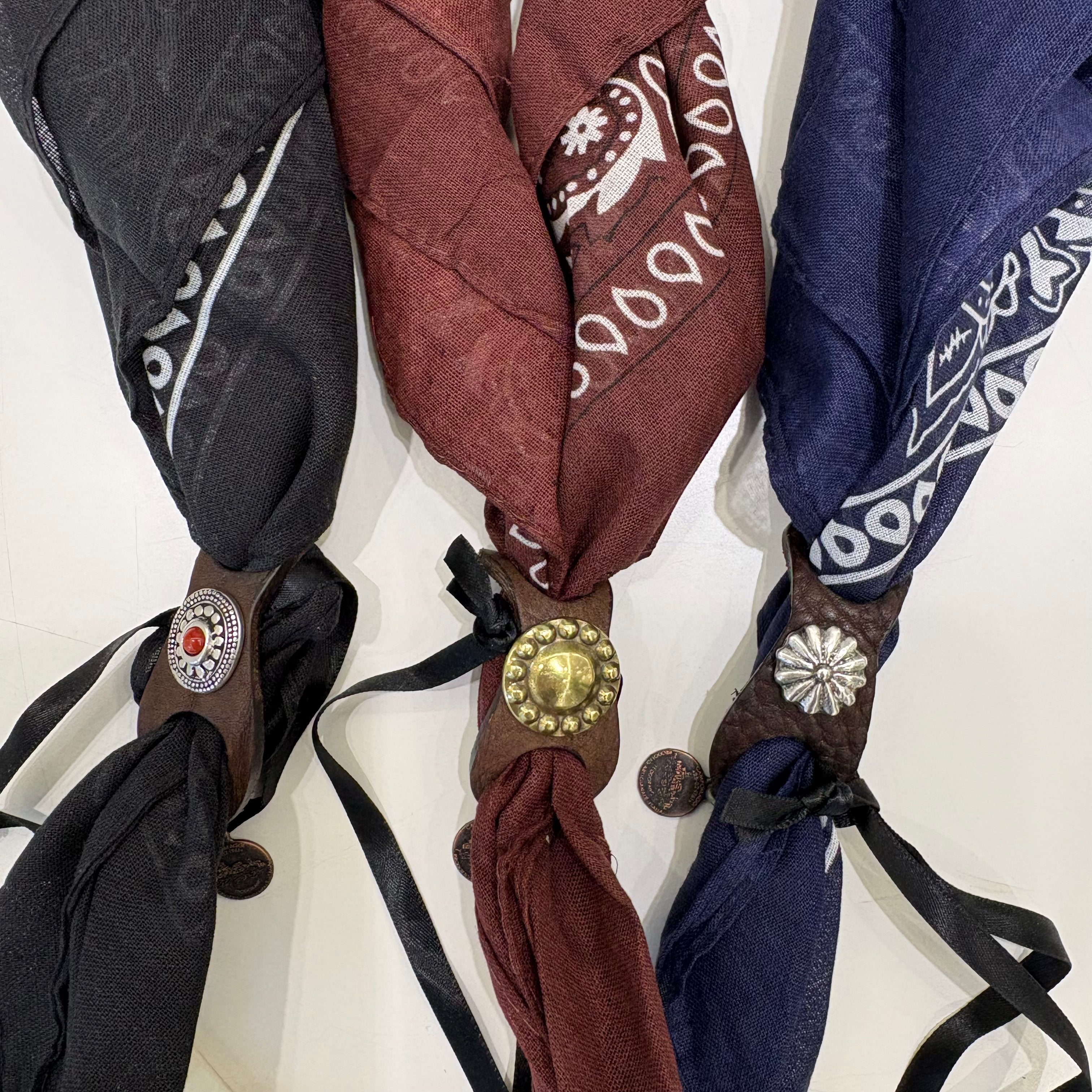 Campomaggi BANDANA cotone e ferma bandana con borchie