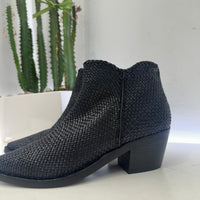 Zolfo stivaletto intrecciato nero