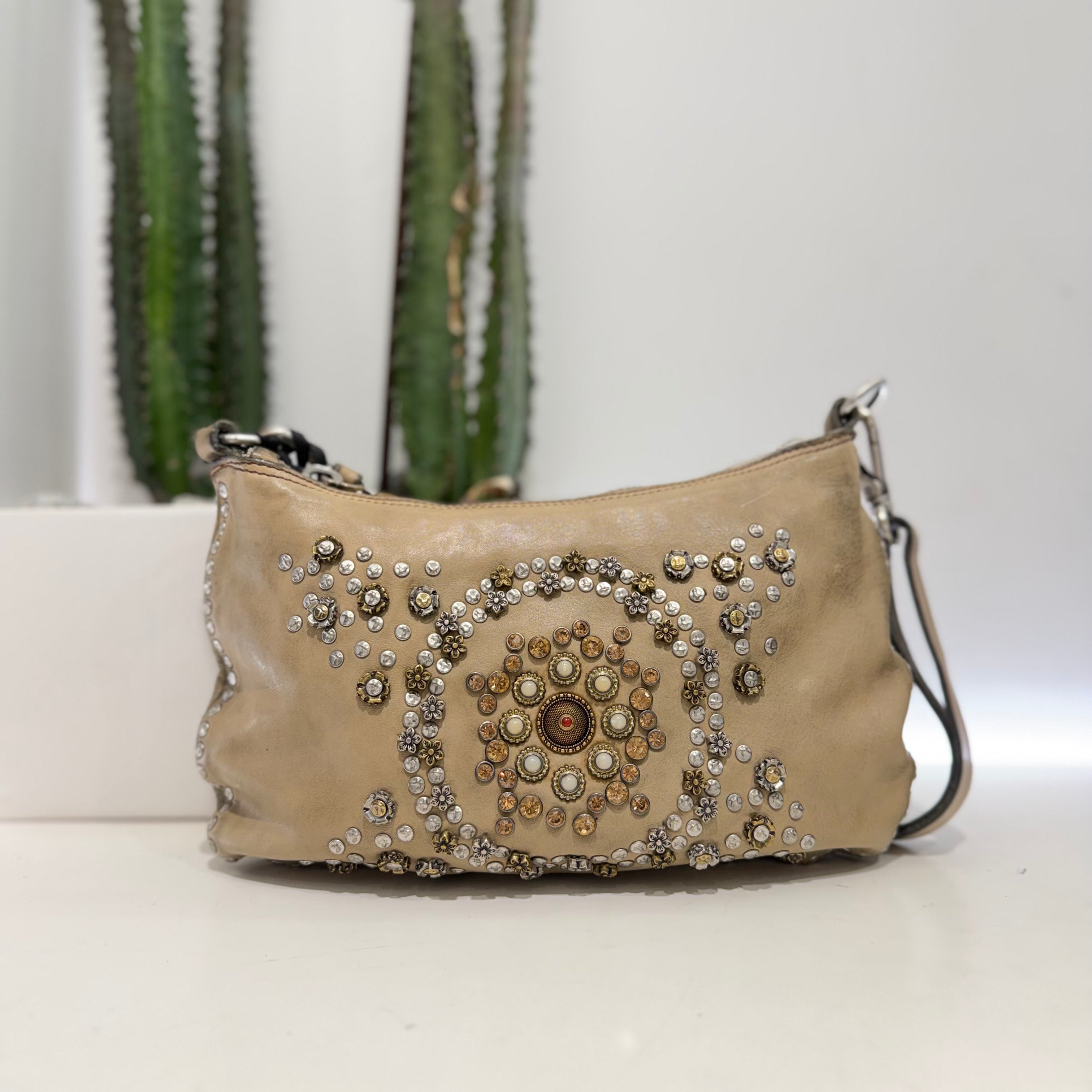 Campomaggi borsa linea TERESA borchie e rivetti argento