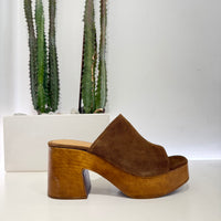 Zoccolo BETTY in SUEDE con fascia larga