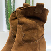 Stivaletto STILE TEX suede cognac