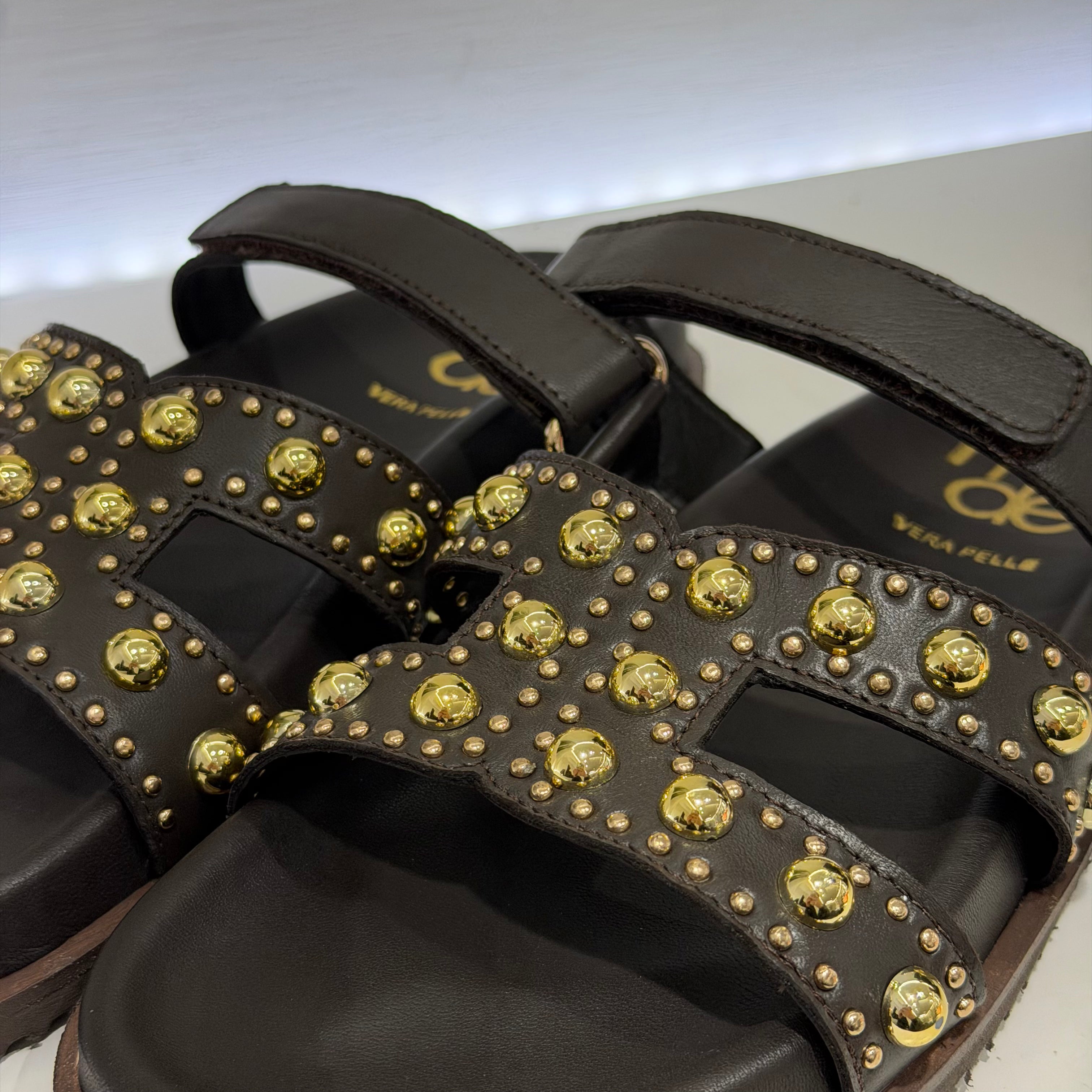 Ciabatta EMMA moro borchie oro strap