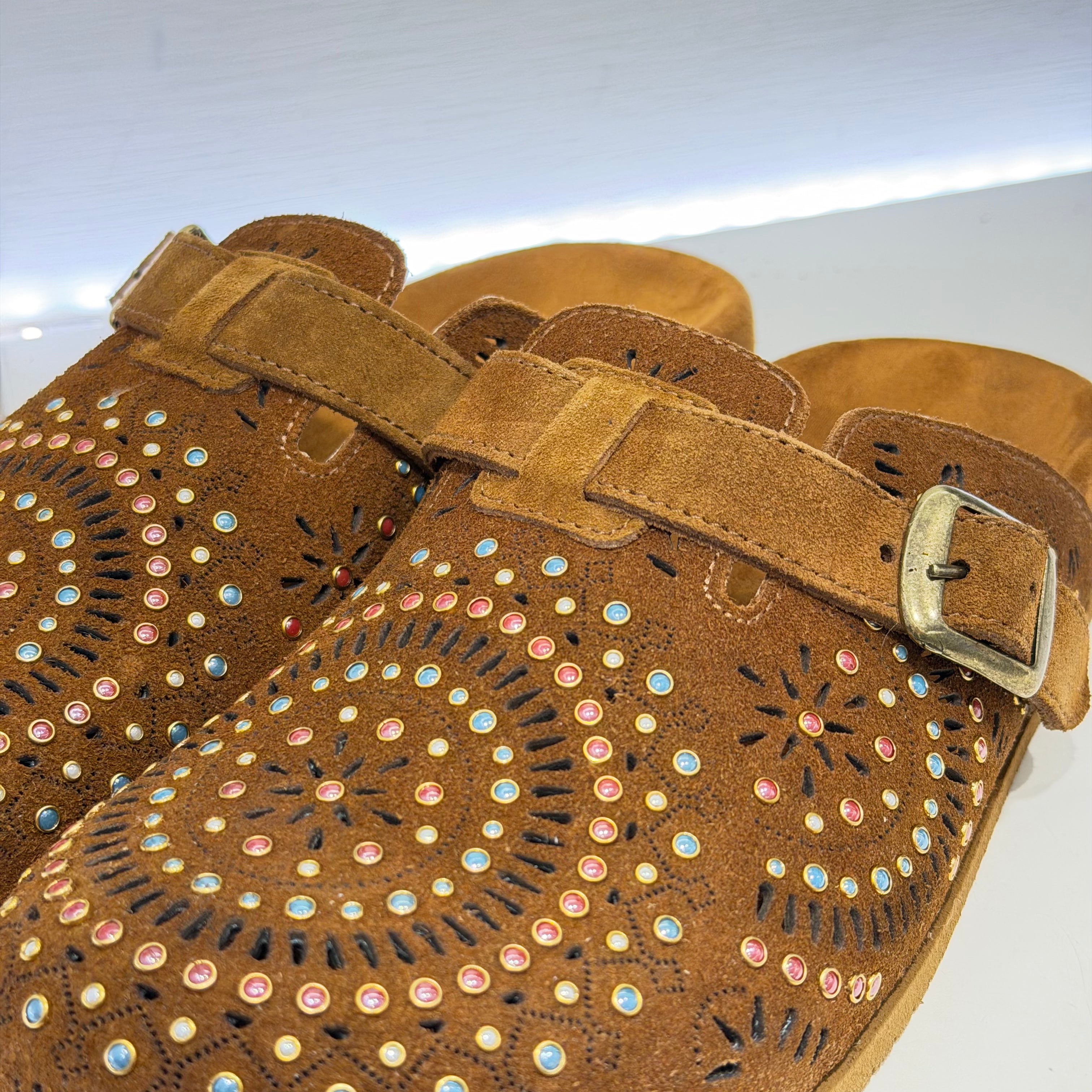Metisse sabot borchie suede color cuoio