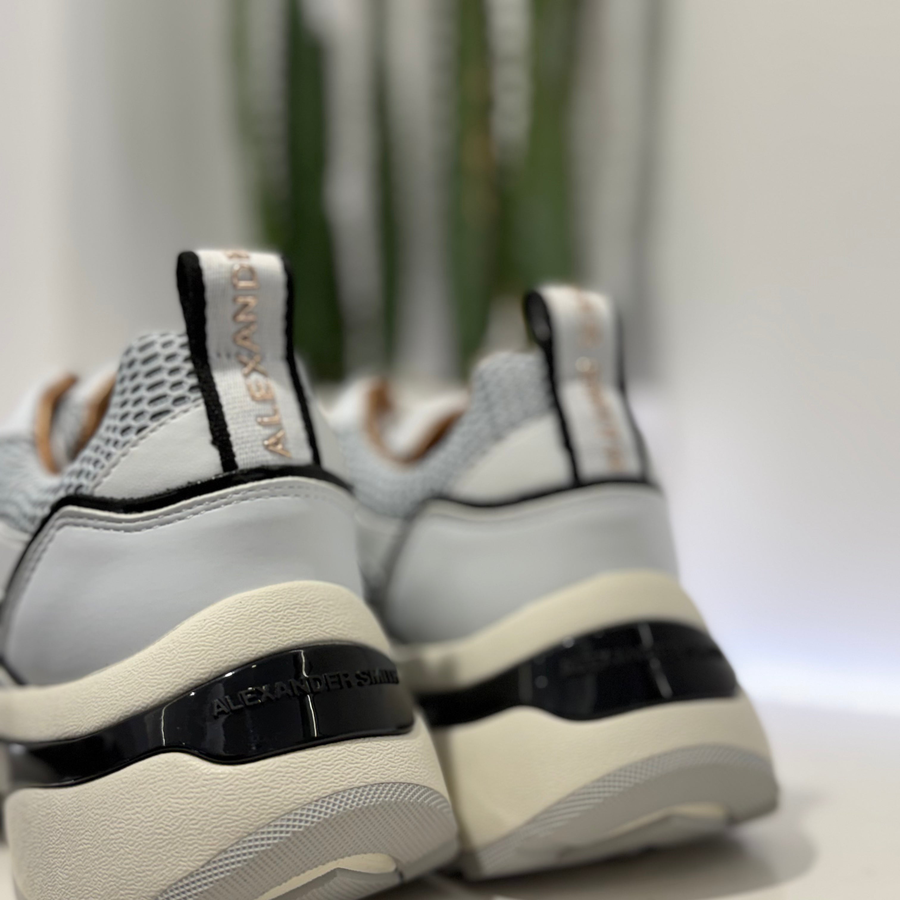 Alexander Smith modello VICTORIA  blu con dettagli neri