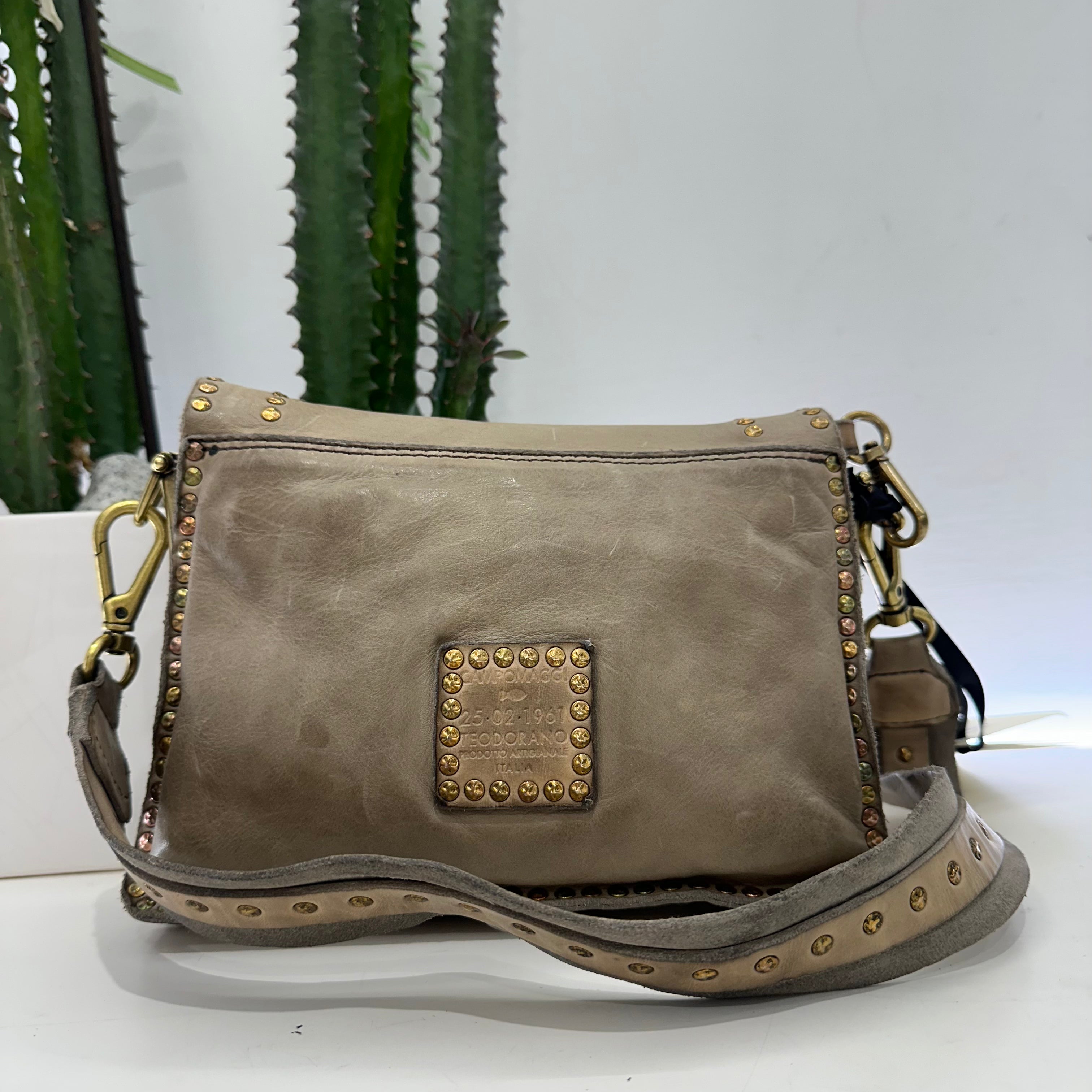 Campomaggi borsa Agnese GHIACCIO rivetti oro