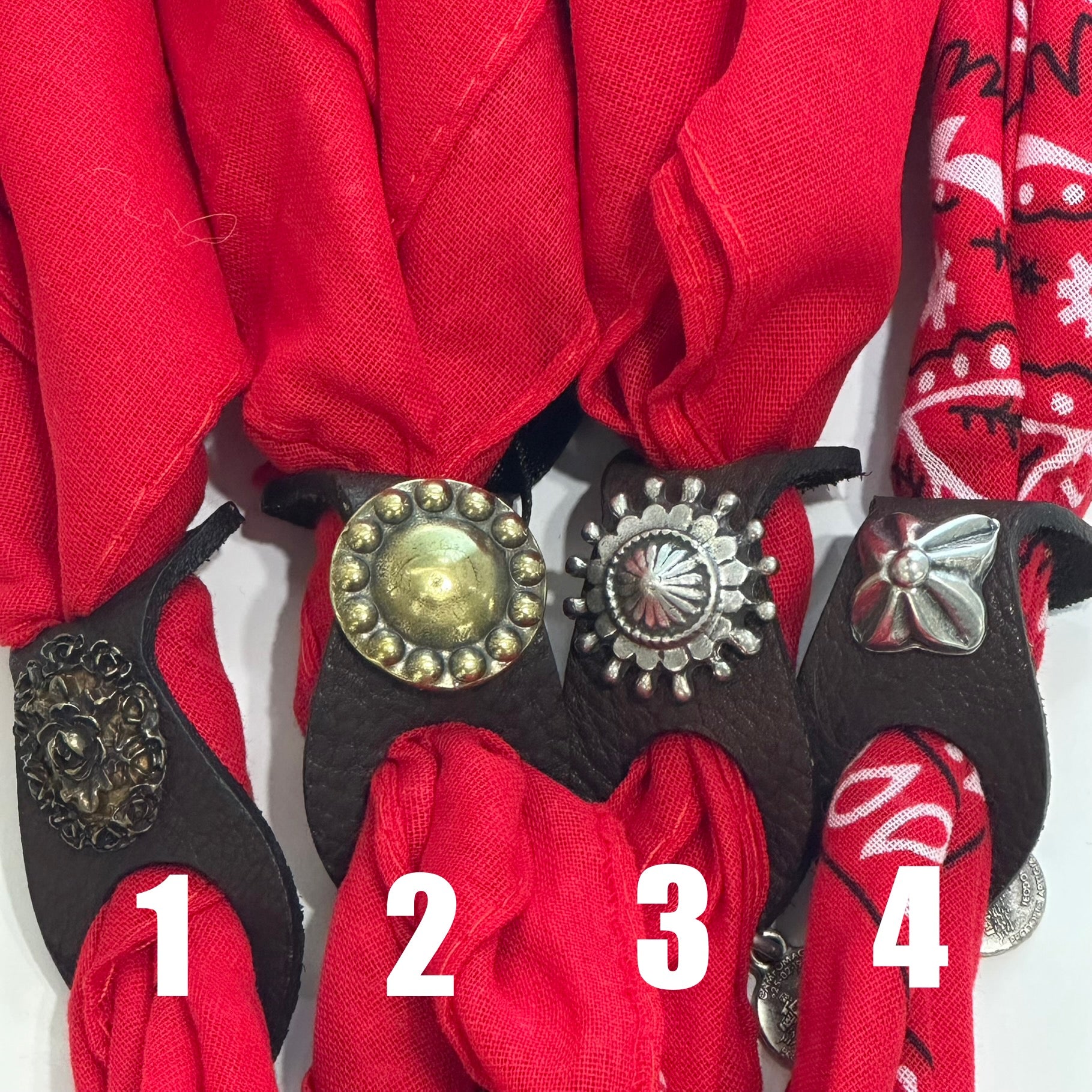 Campomaggi BANDANA (Rosso) cotone e ferma bandana con borchie