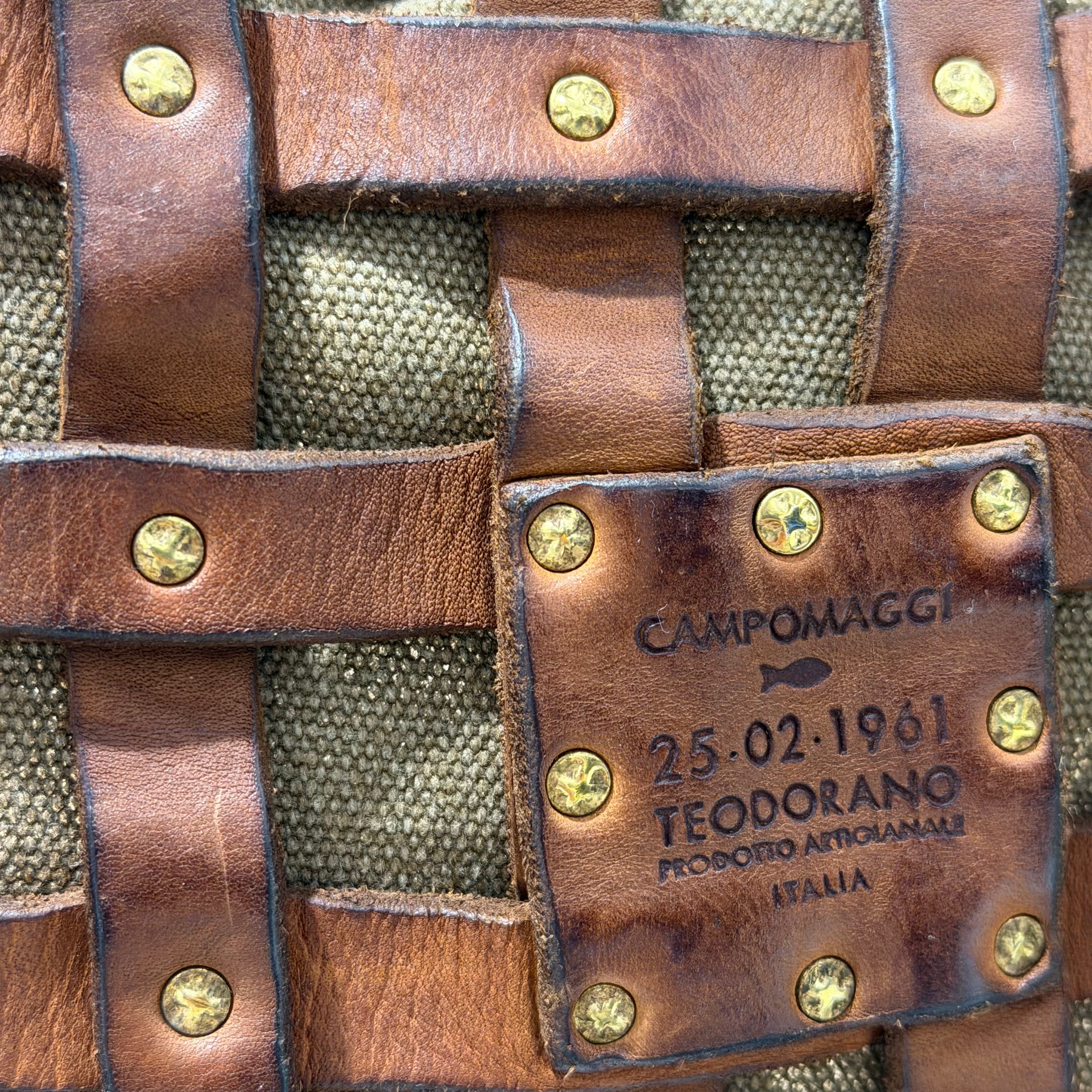 Campomaggi borsa VALERIA vacchetta tinta in capo con bustino interno in tessuto laminato