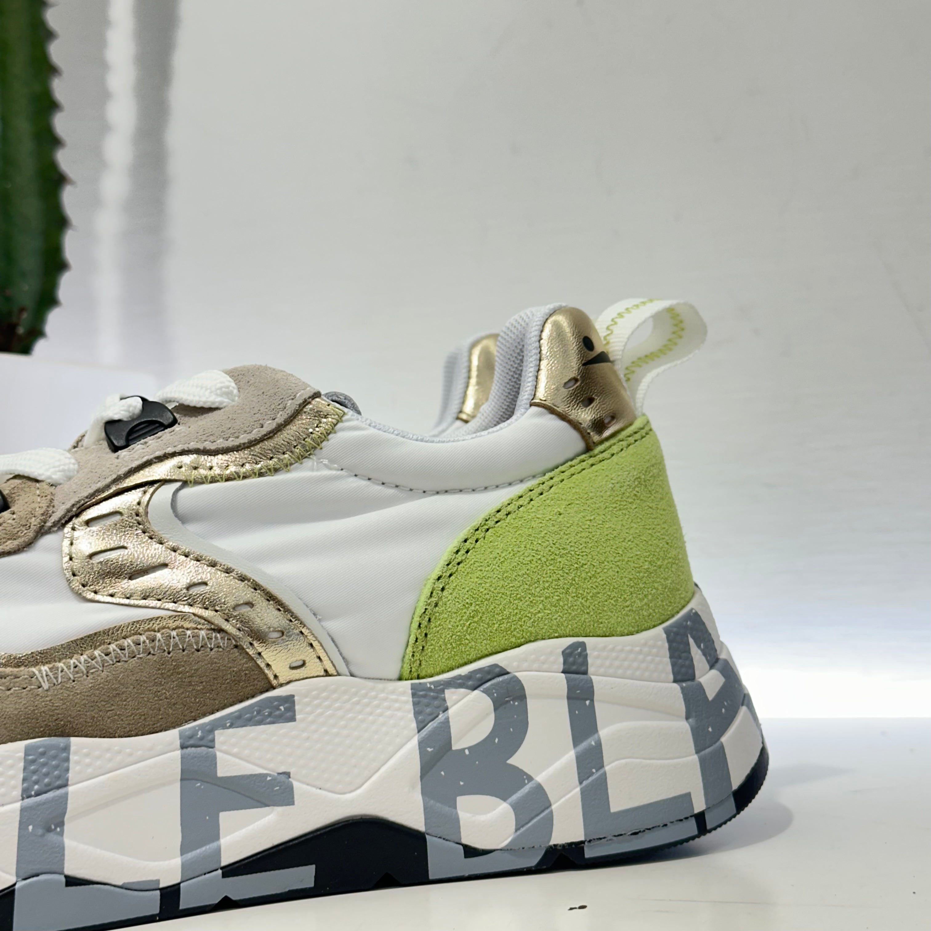 Voile Blanche CLUB sneaker bianca LIME dettagli oro e celeste