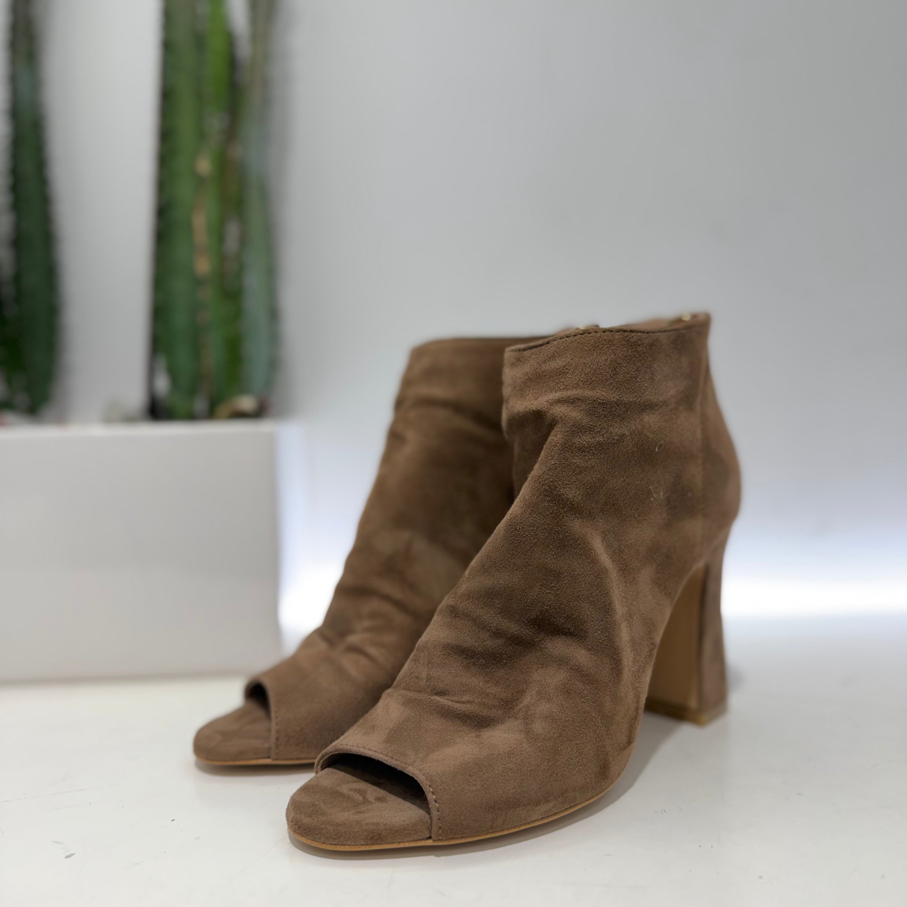 Stivaletto MONET spuntato suede color nocciola chiaro