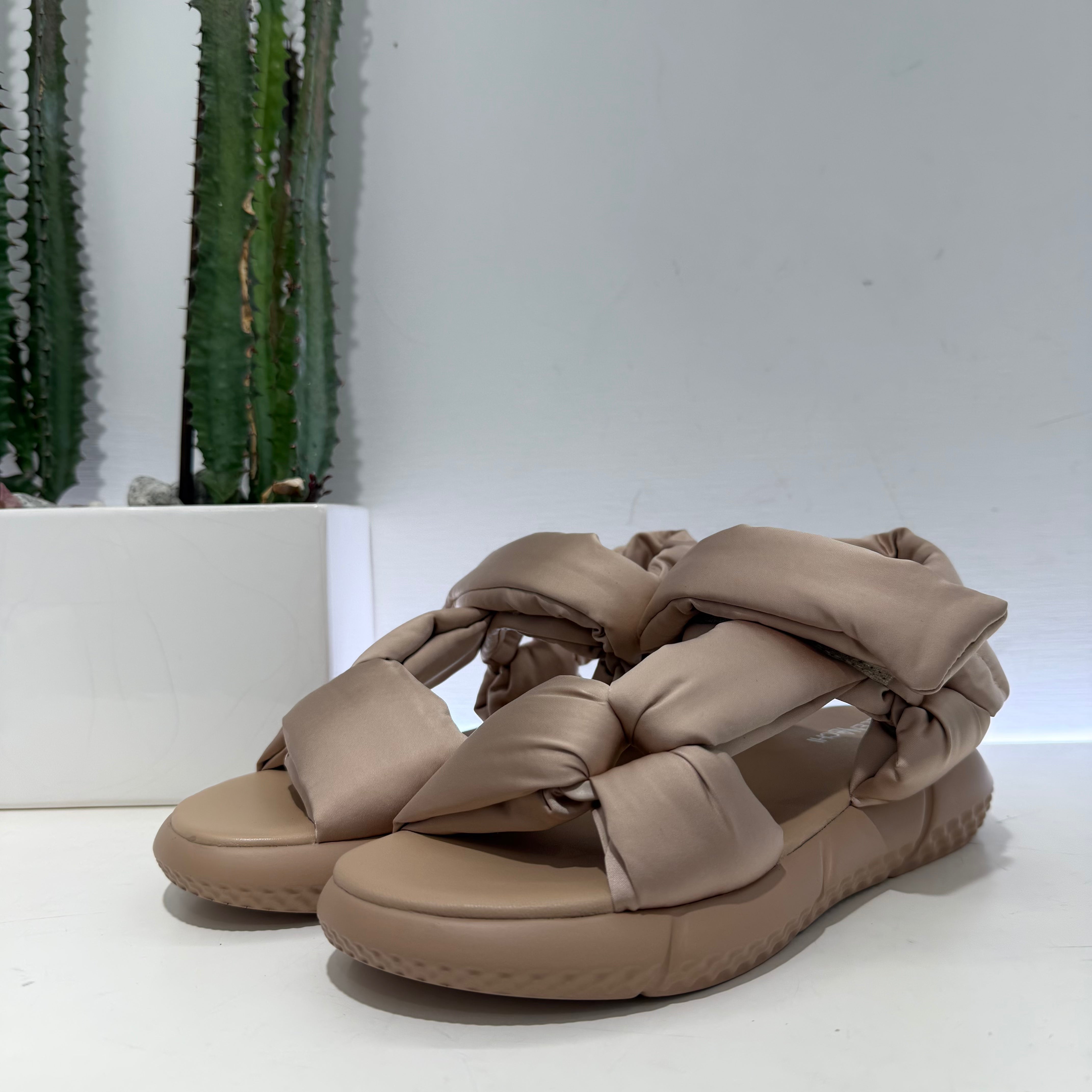 Elena Iachi sandalo satin nude