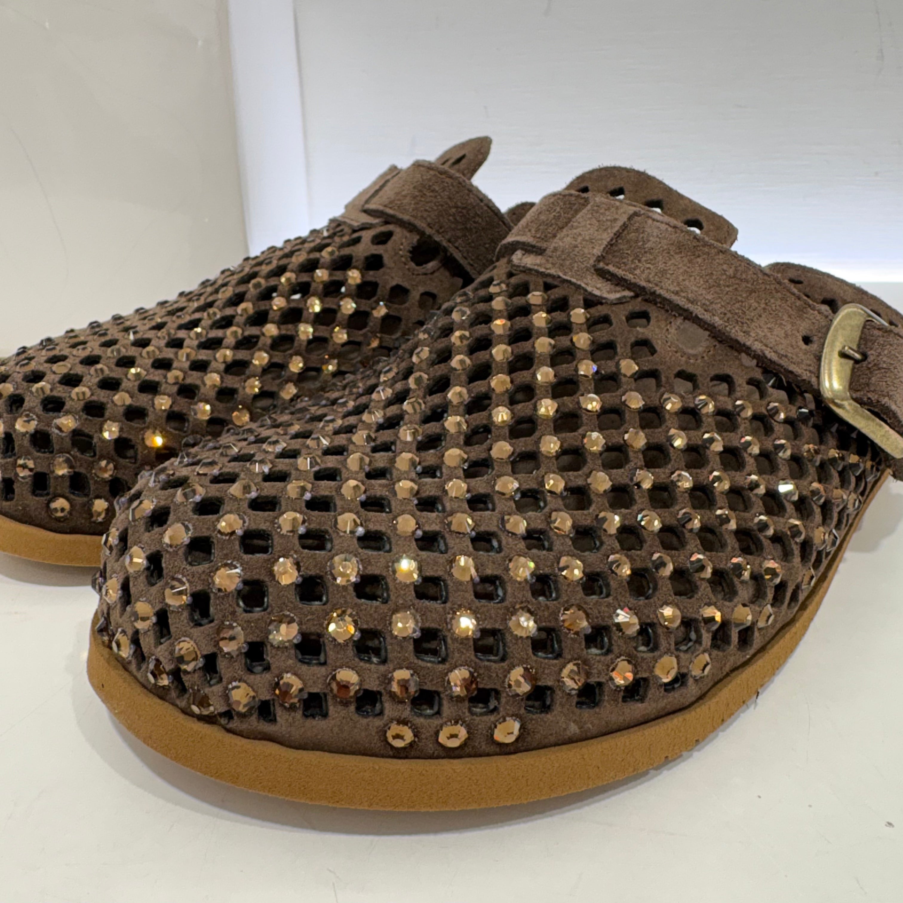 Metisse sabot traforato swarovski suede color moro