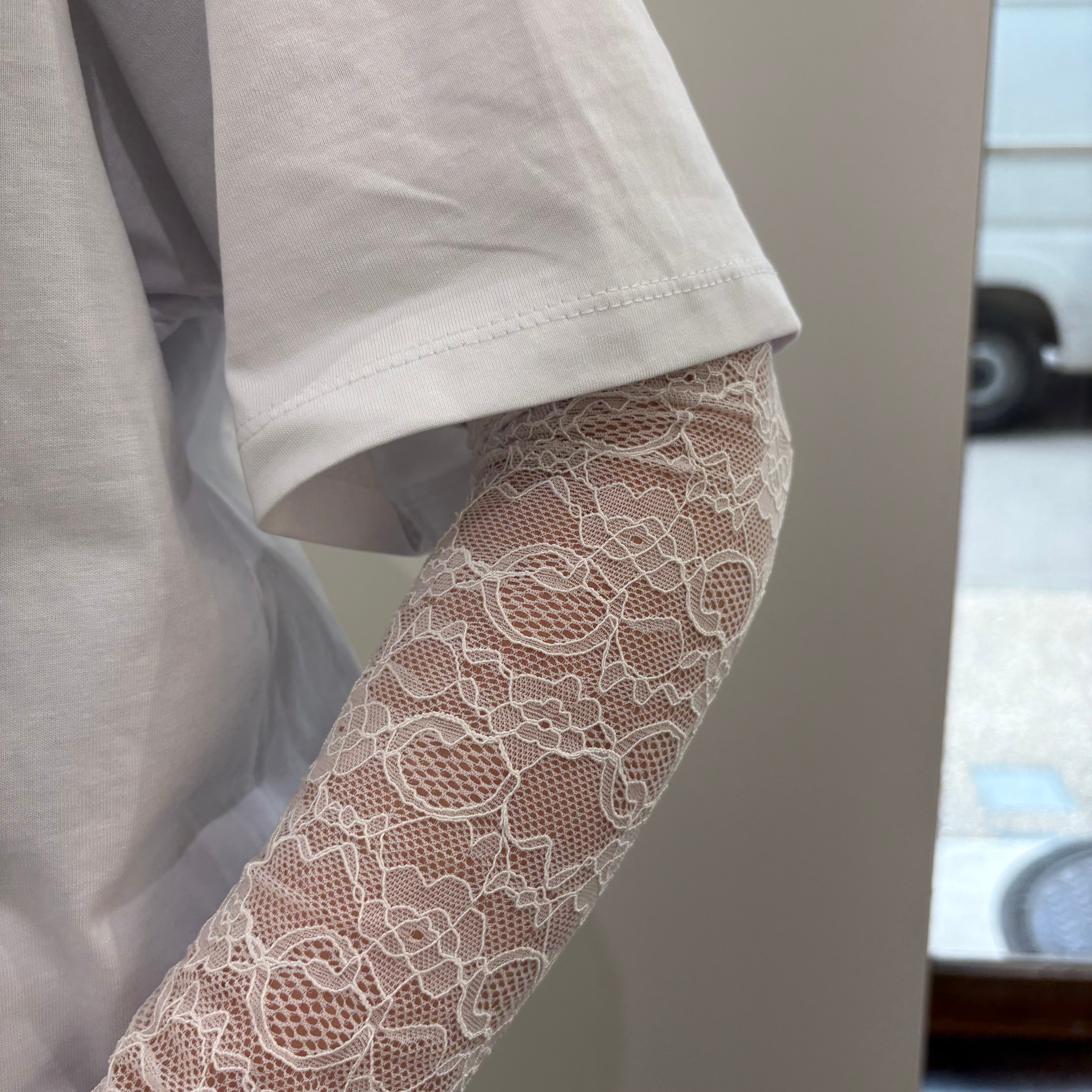 T-shirt bianca maniche pizzo