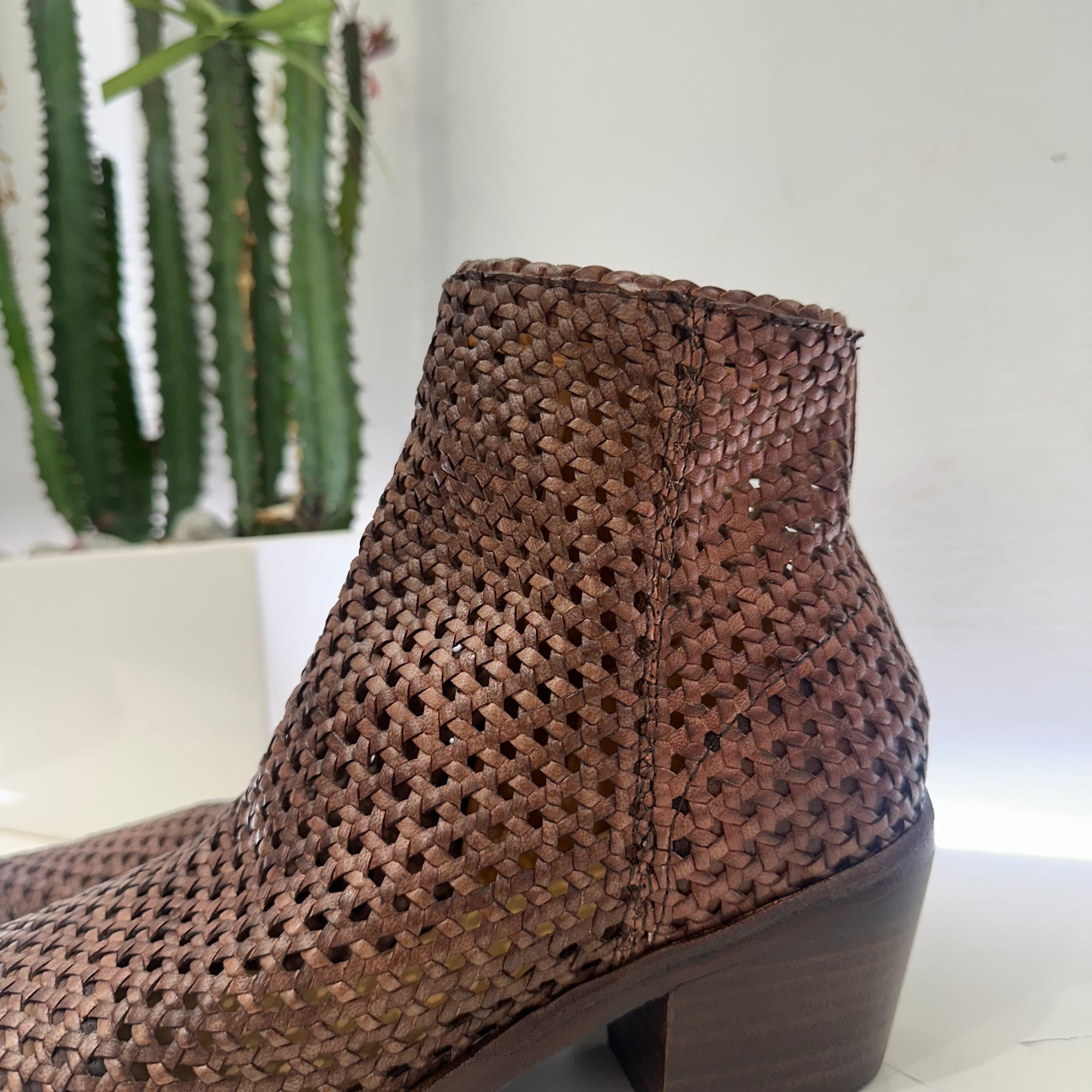 Zolfo stivaletto intrecciato cuoio