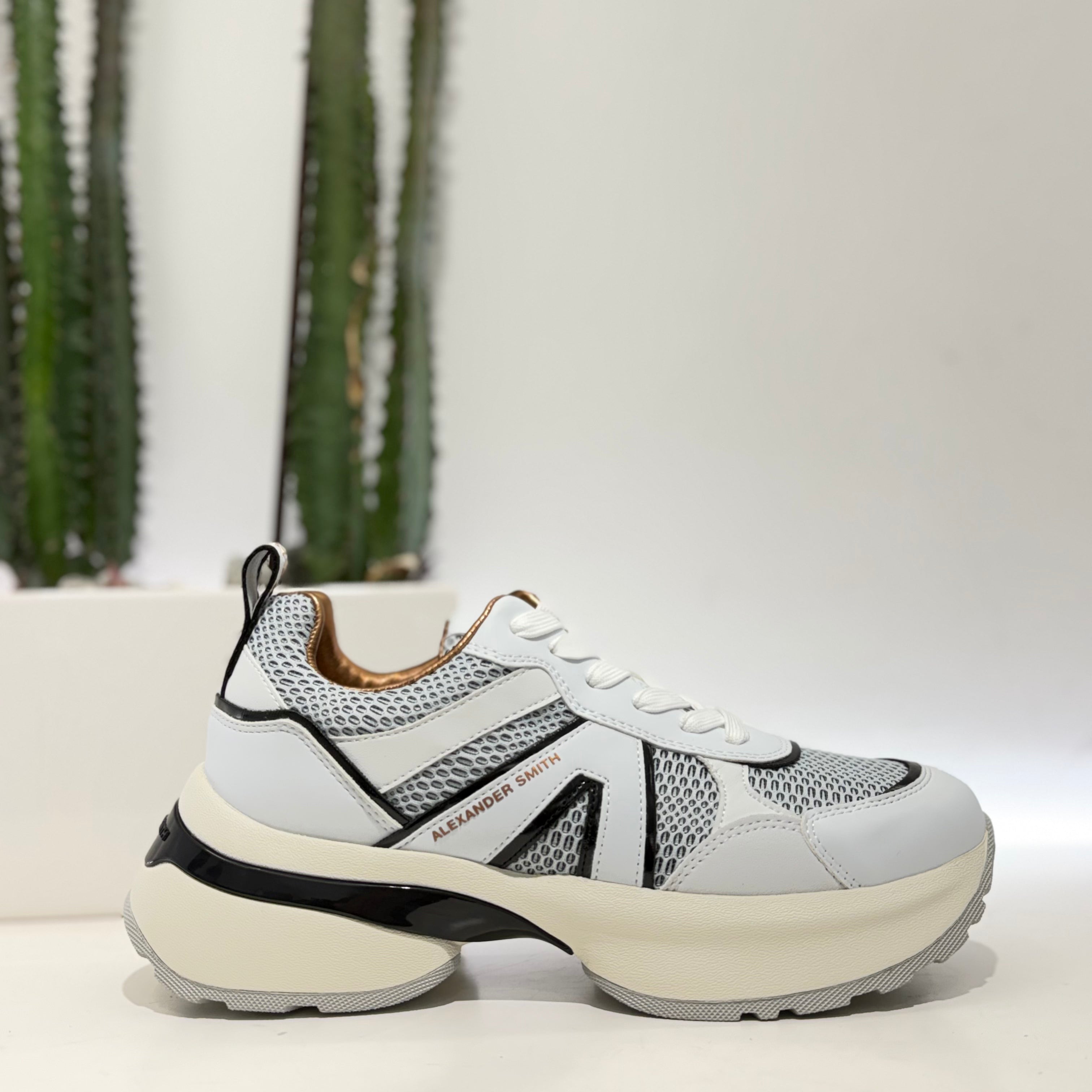 Alexander Smith modello VICTORIA  blu con dettagli neri