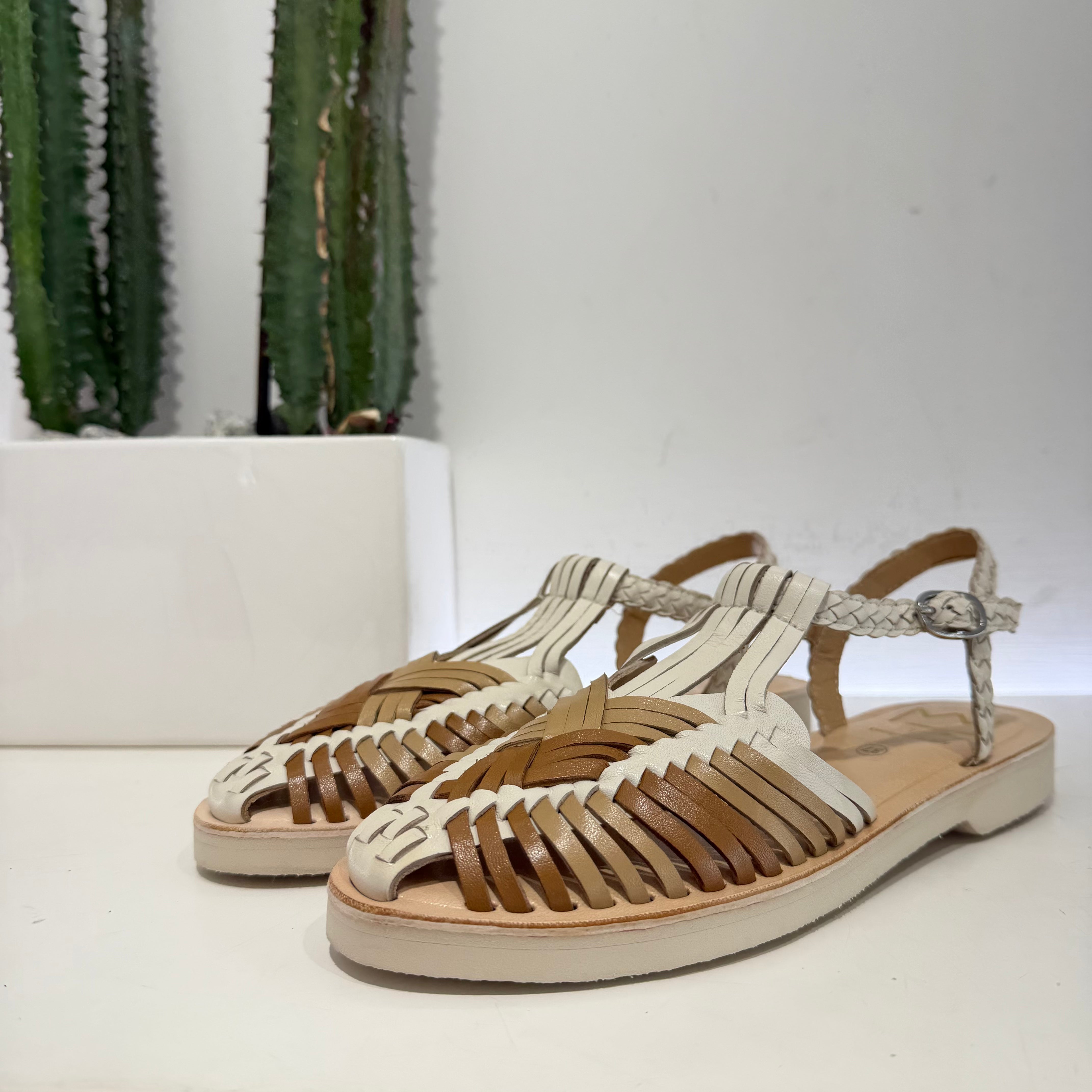 Sandalo TJ beige cinturino intrecciato