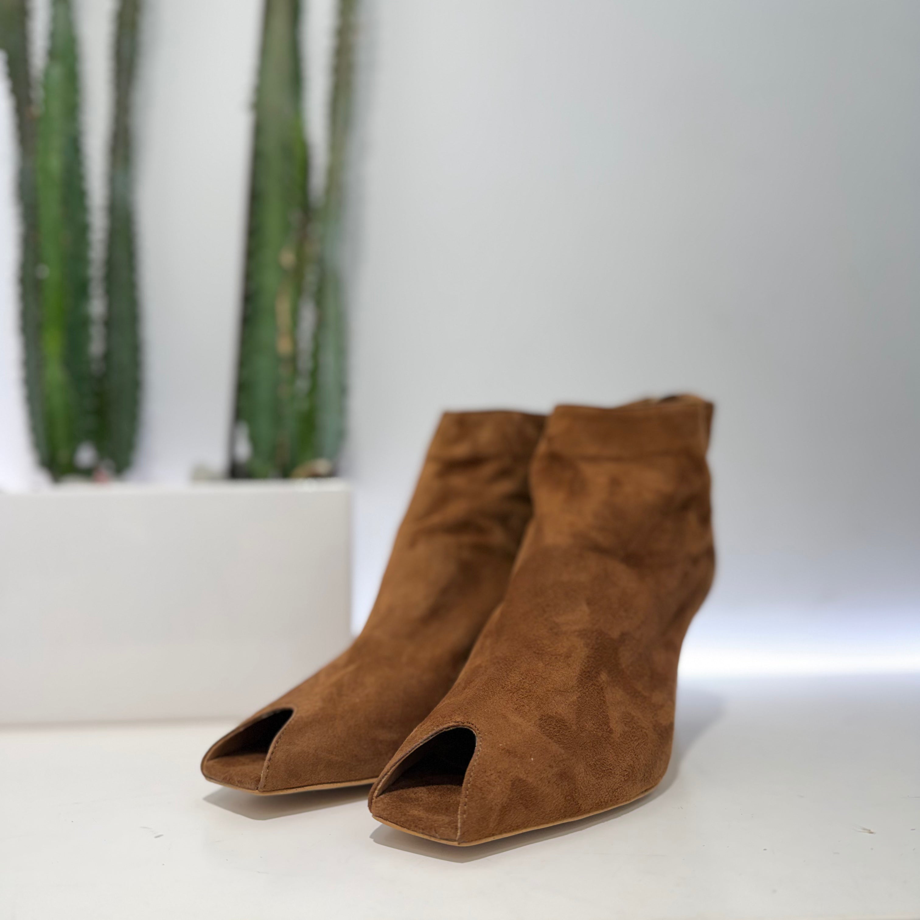 Stivaletto OXA spuntato color tabacco