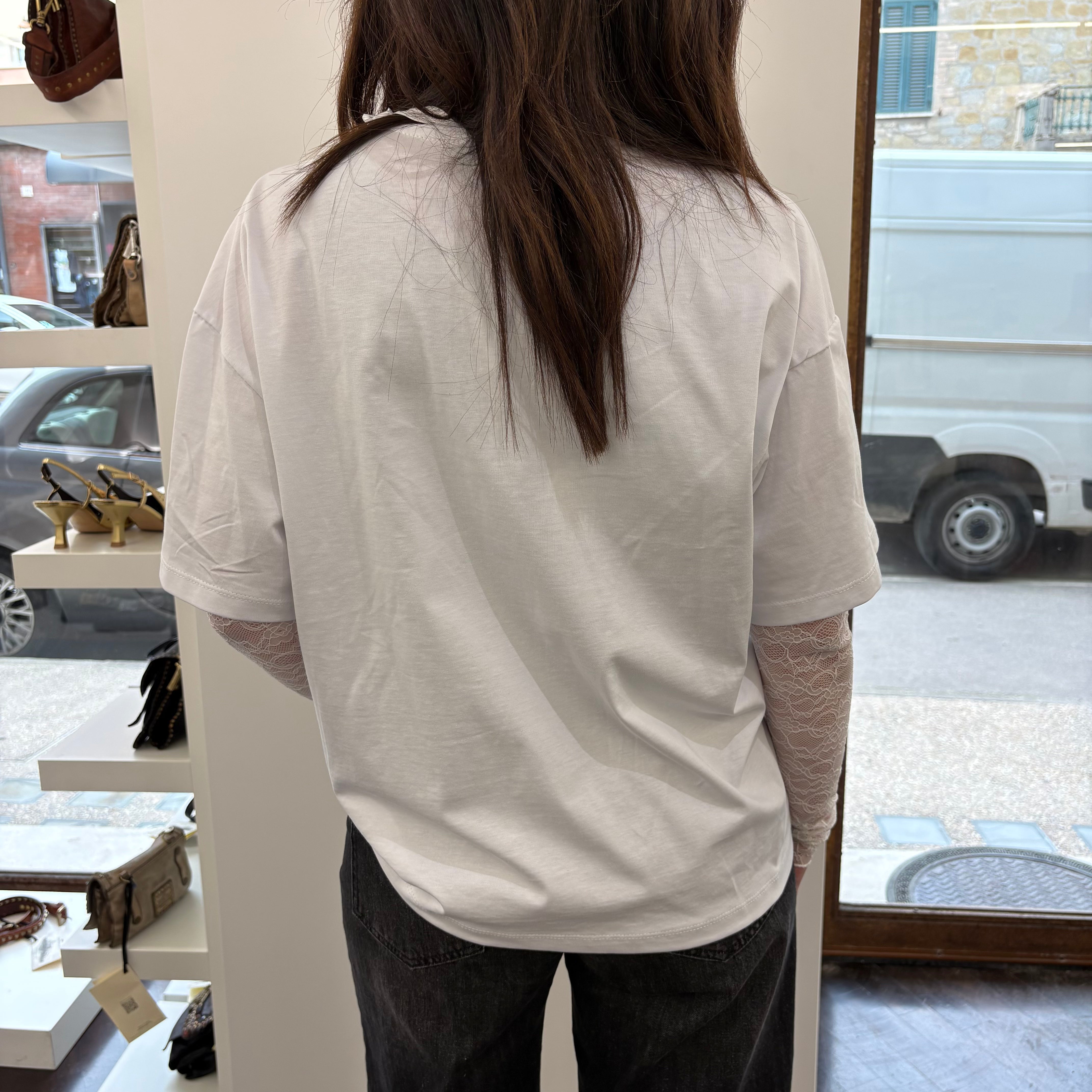 T-shirt bianca maniche pizzo