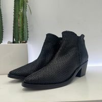 Zolfo stivaletto intrecciato nero