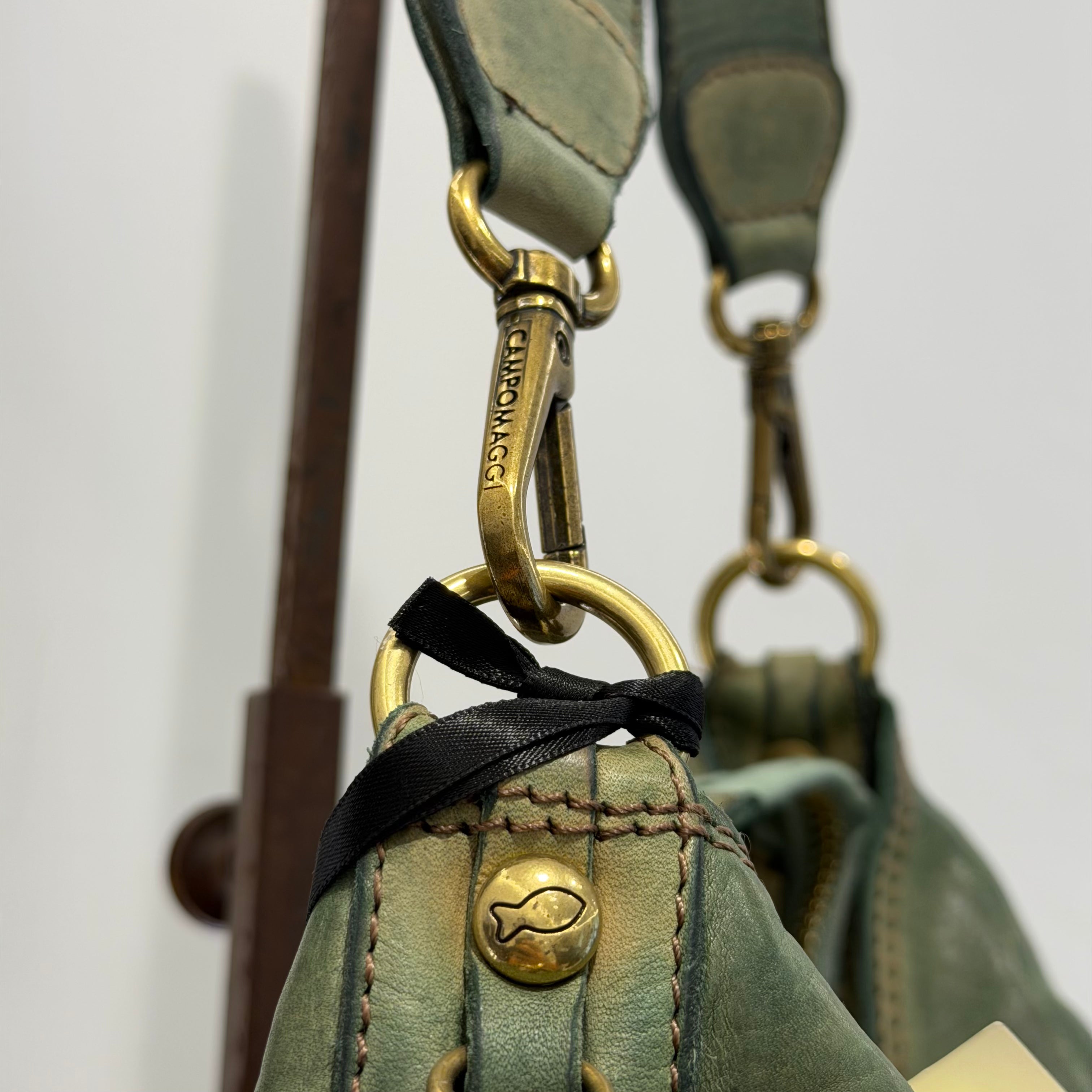 Campomaggi borsa linea GIANNA accessorio medaglie
