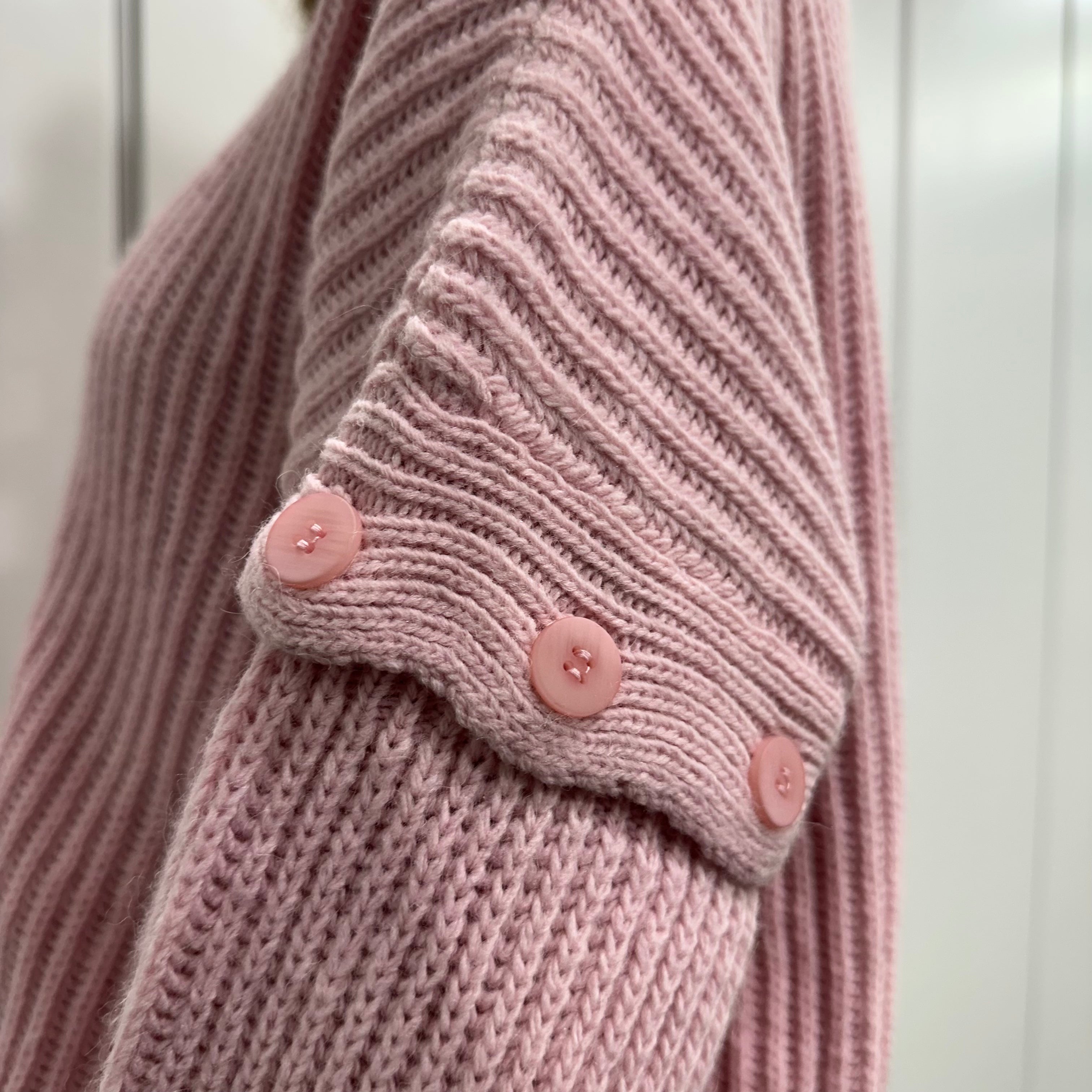 Maglione ROSA bottoni manica