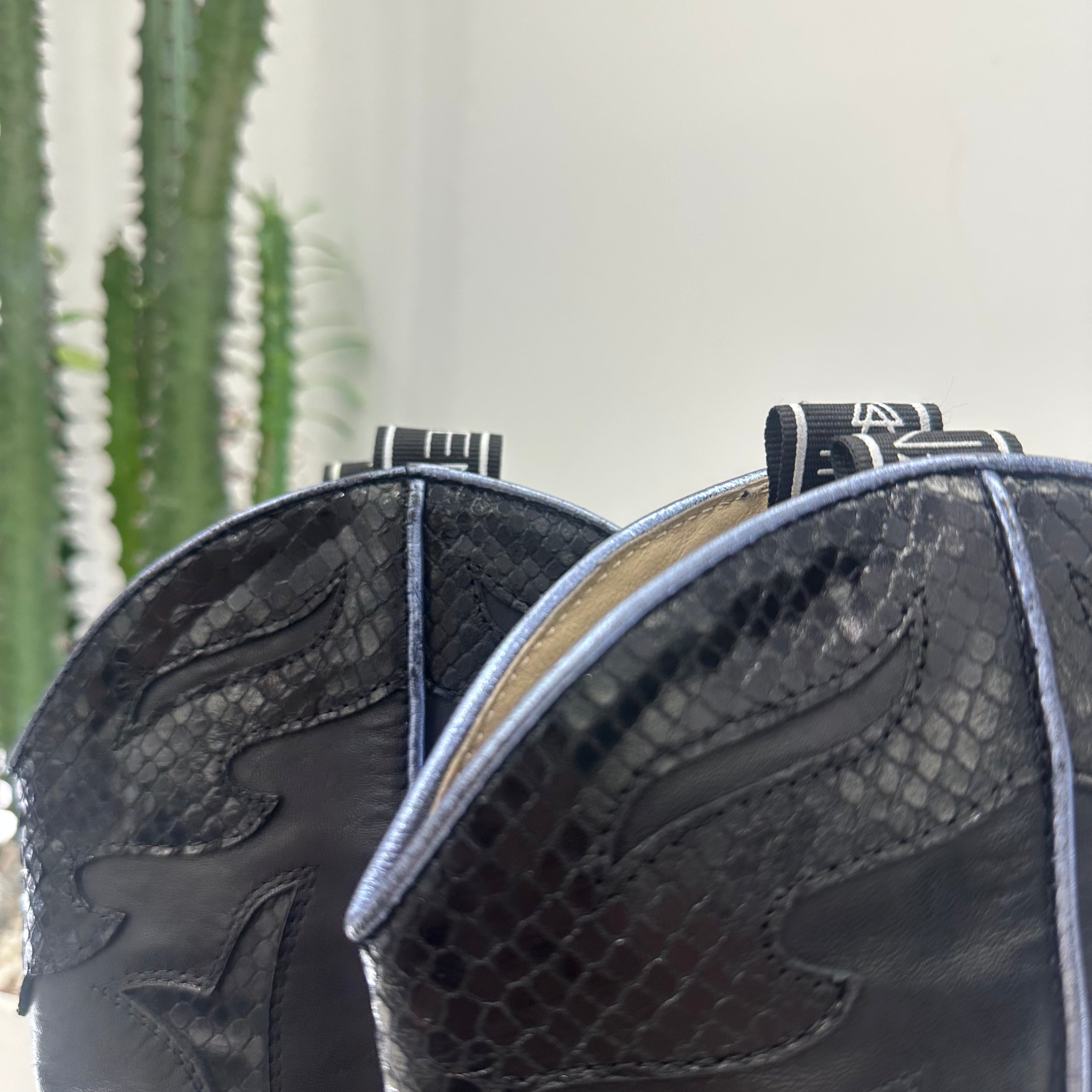 Elena Iachi stivaletto texano pelle nero dettaglio stampa animalier