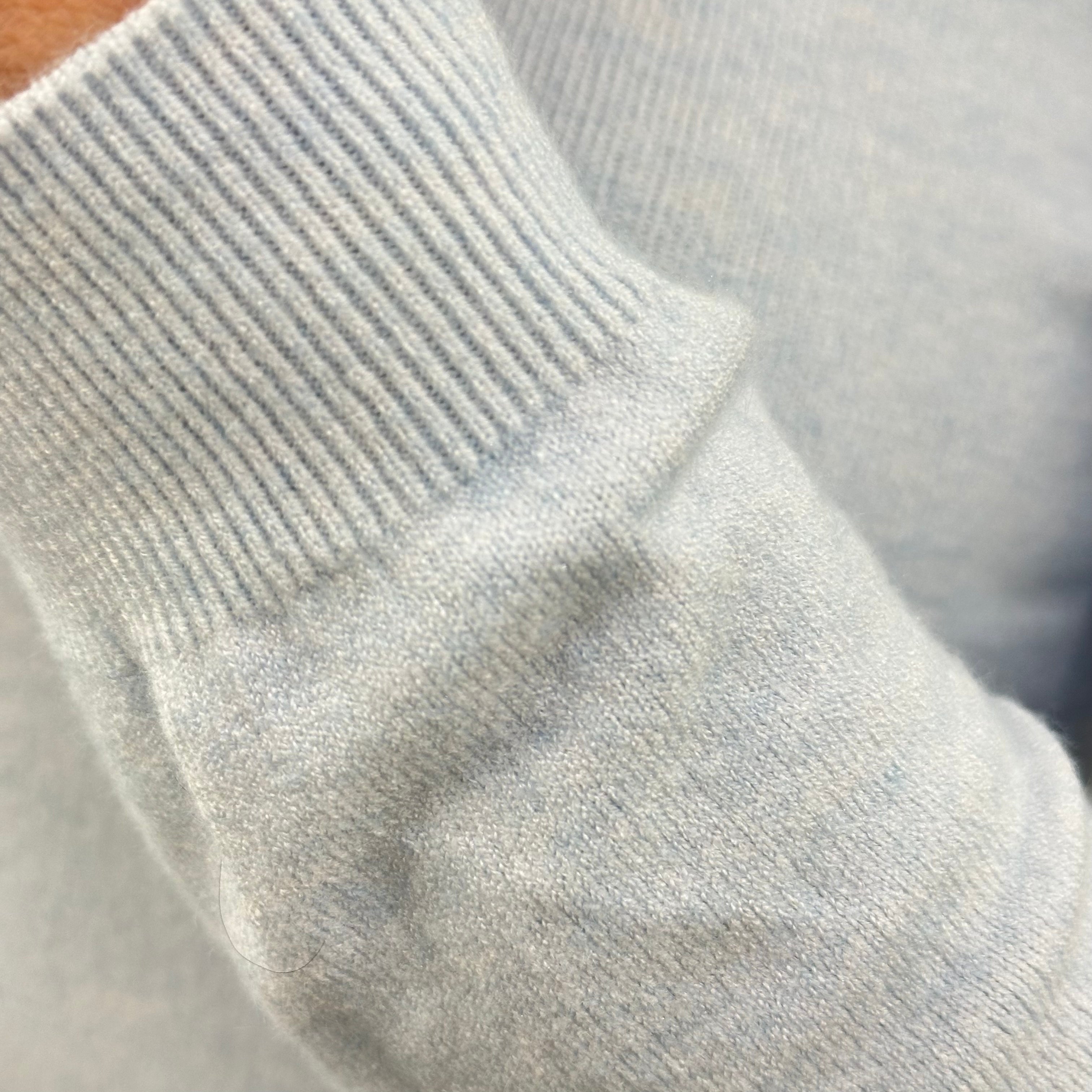 KIKISIX maglia SCOLLO A V CELESTE