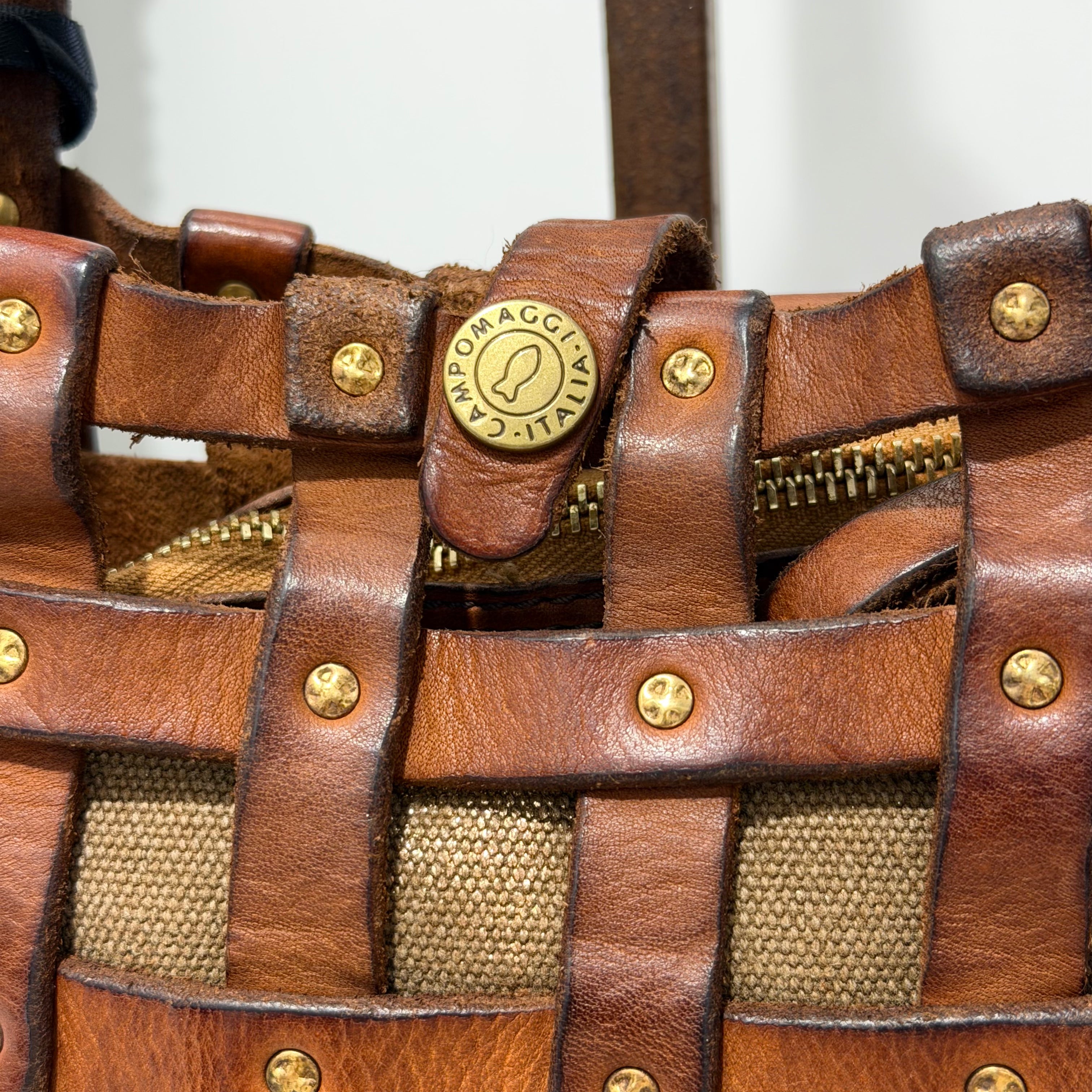 Campomaggi borsa VALERIA vacchetta tinta in capo con bustino interno in tessuto laminato