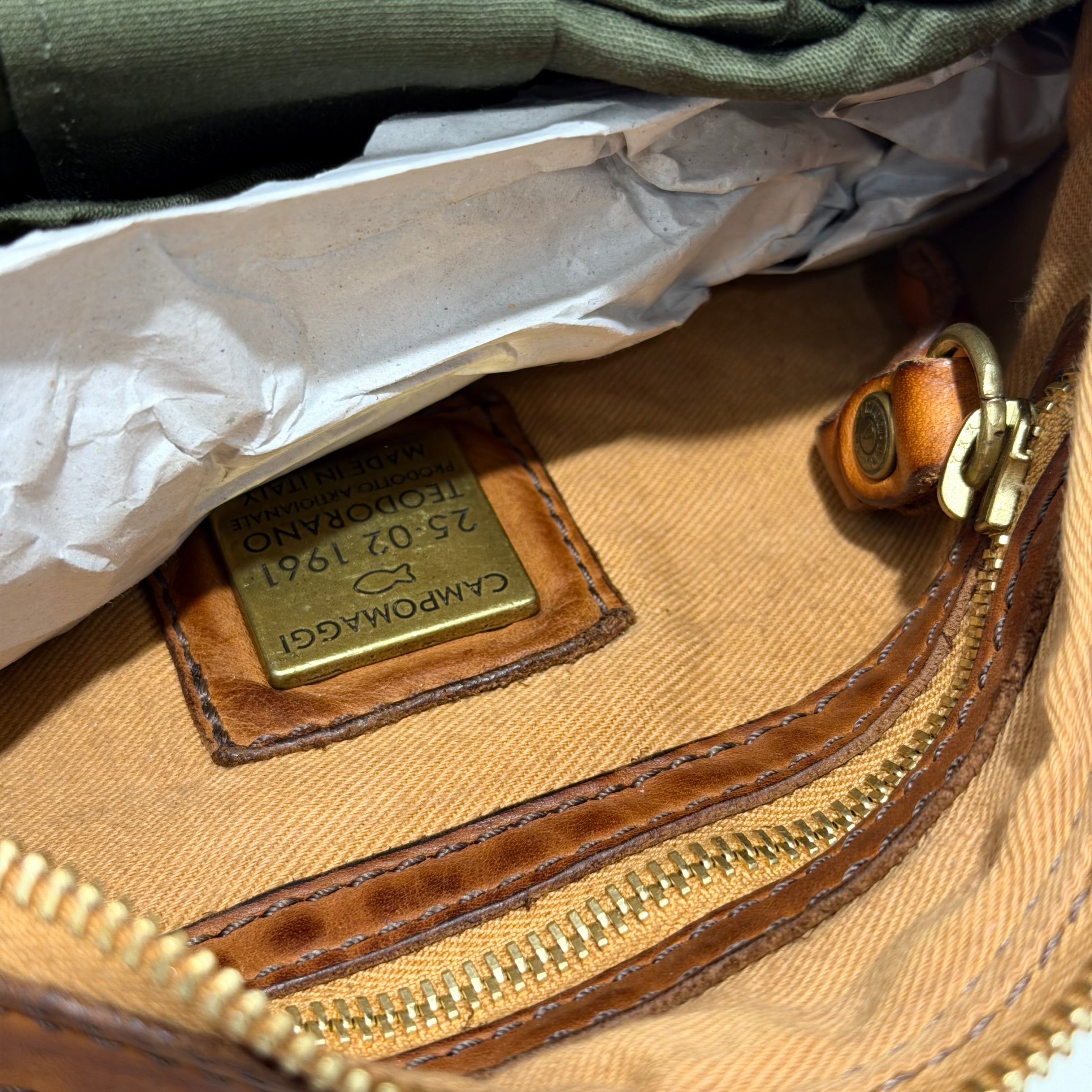 Campomaggi borsa VALERIA vacchetta tinta in capo con bustino interno in tessuto laminato