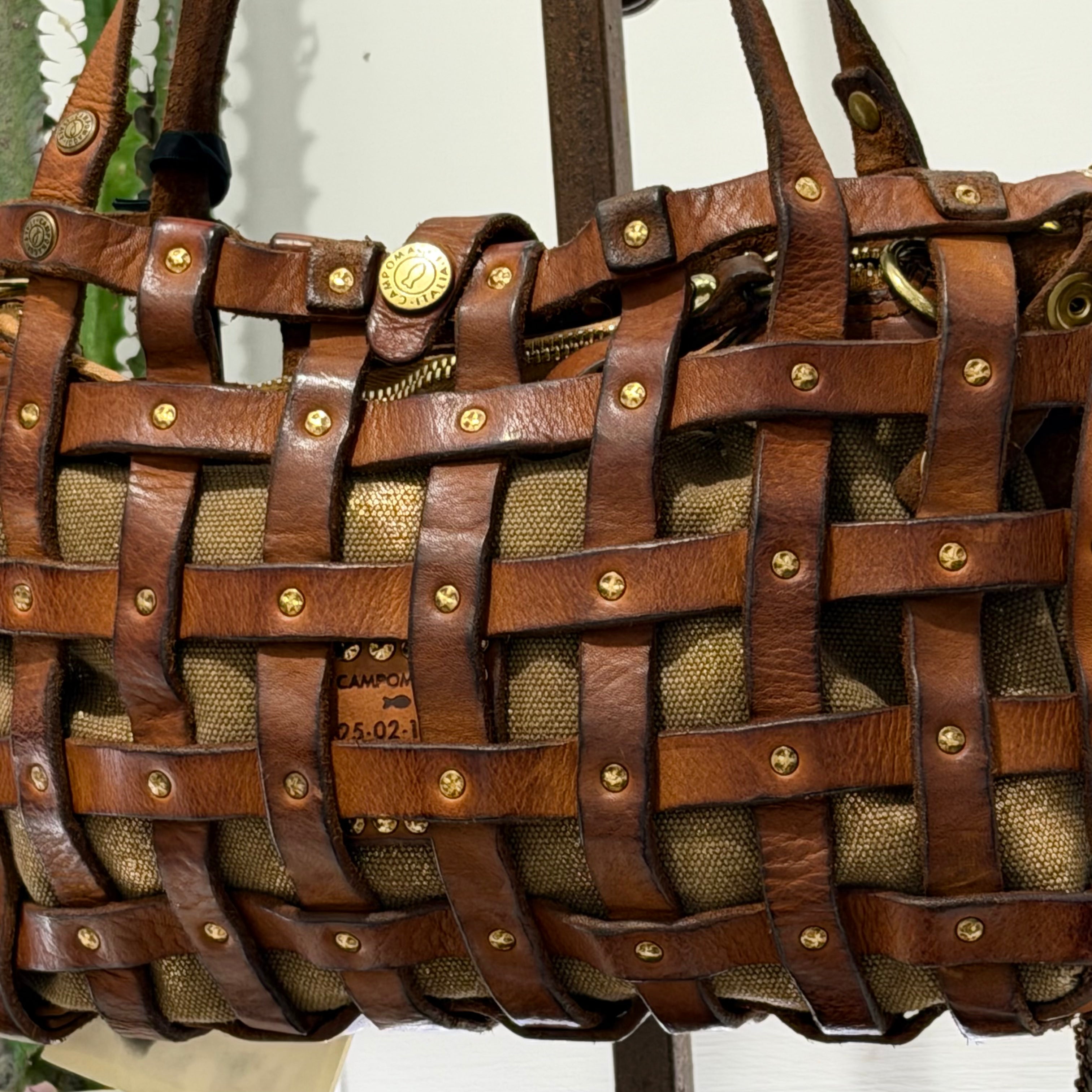 Campomaggi borsa VALERIA vacchetta tinta in capo con bustino interno in tessuto laminato