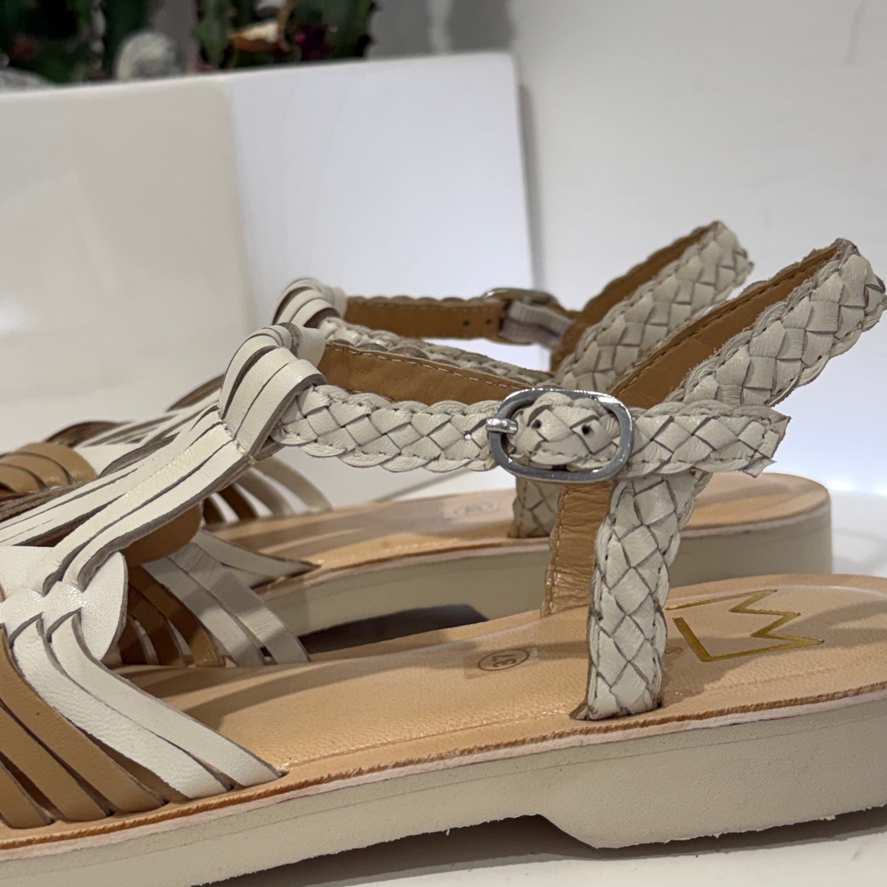 Sandalo TJ beige cinturino intrecciato