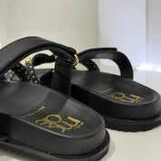 Ciabatta EMMA nera borchie oro strap