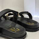 Ciabatta EMMA nera borchie oro strap